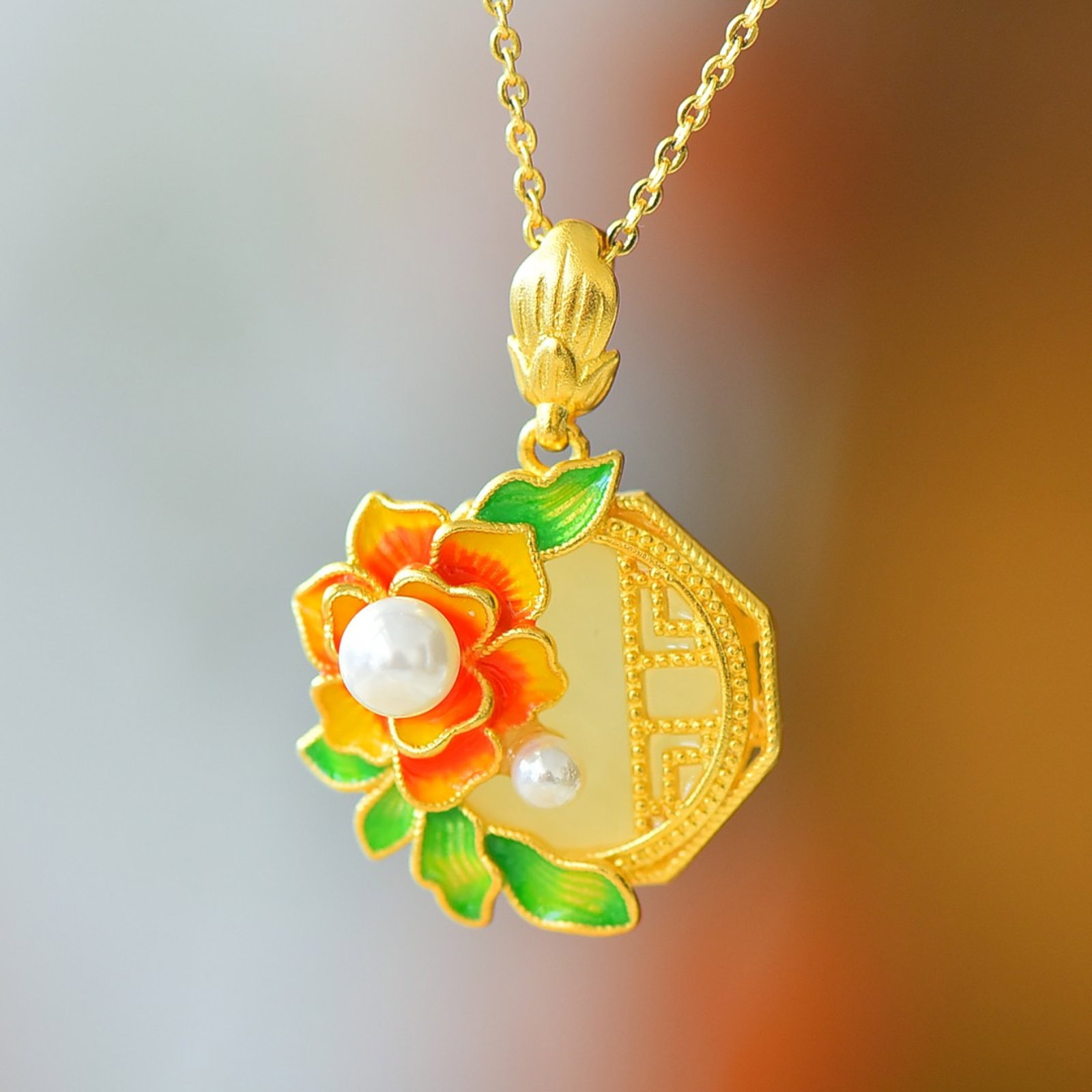 An Exquisite Sterling Silver-Gold Plated Inlaid White Jade Pendant,Inlaid Pearls: An Exquisite Sterling Silver-Gold Plated Inlaid White Jade Pendant,Inlaid Pearls 纯银镀金镶白玉吊坠,嵌珍珠