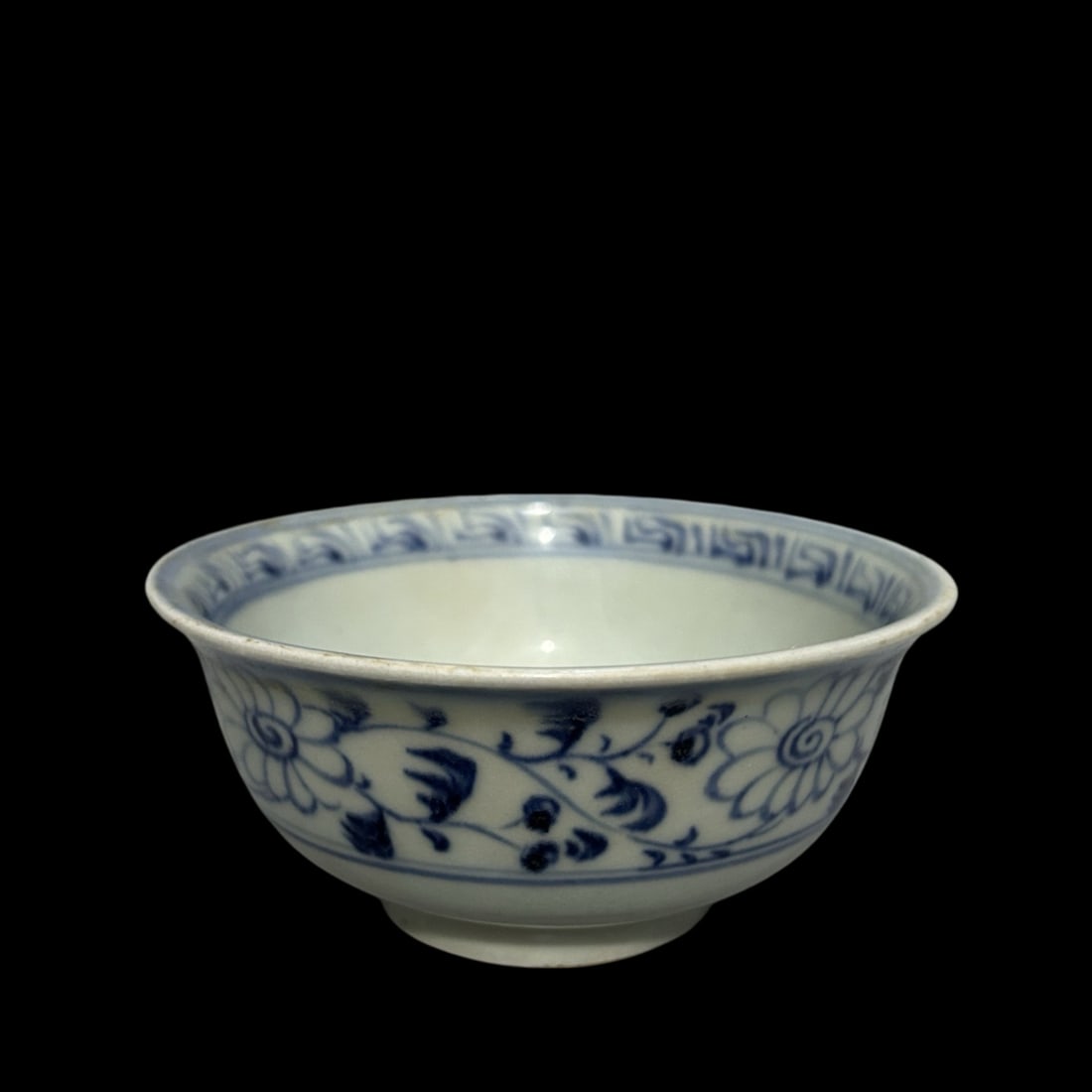 An Exquisite Blue and White Lotus and Fish Pattern Bowl