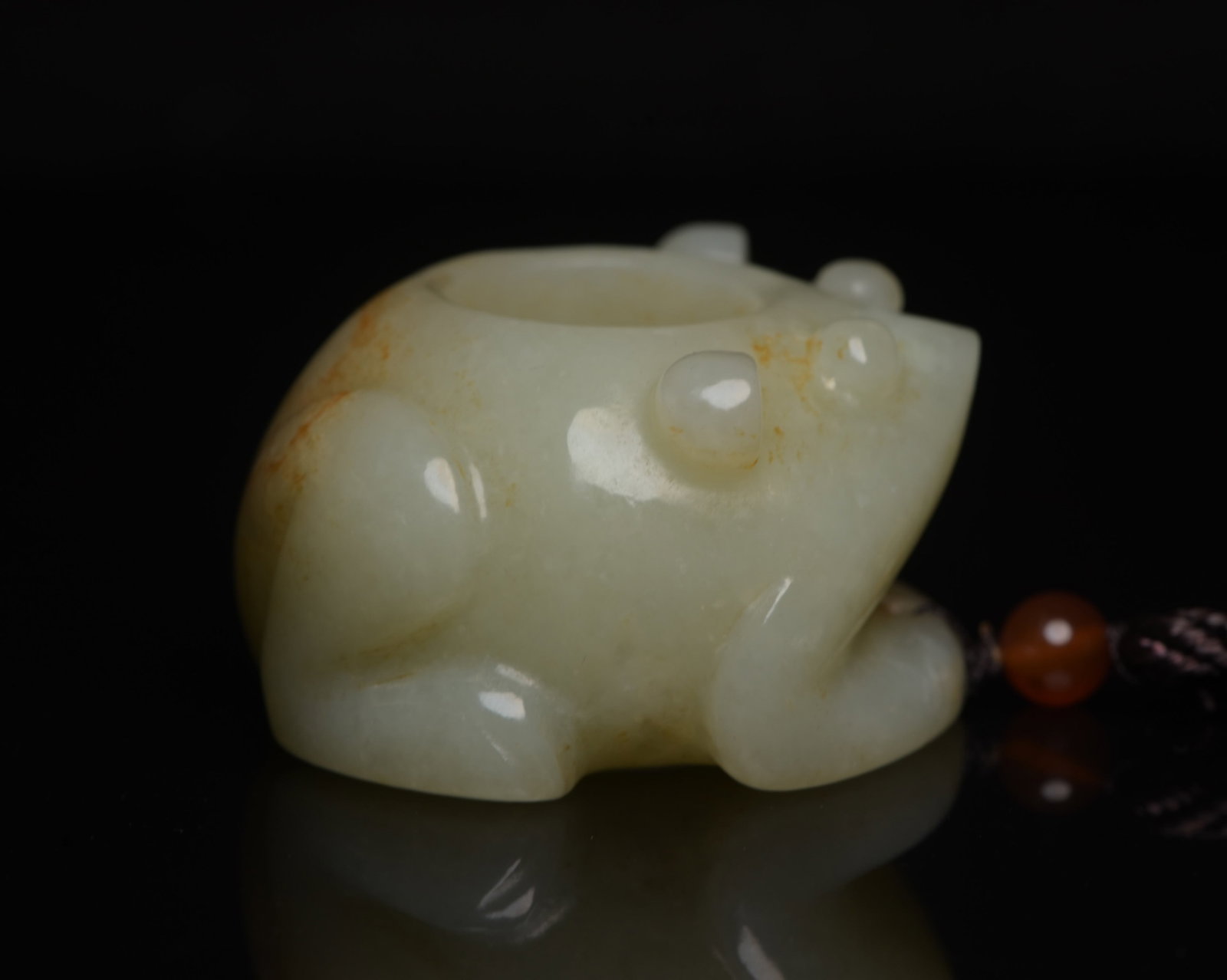 An Exquisite White Jade Frog Thumb Ring - 2
