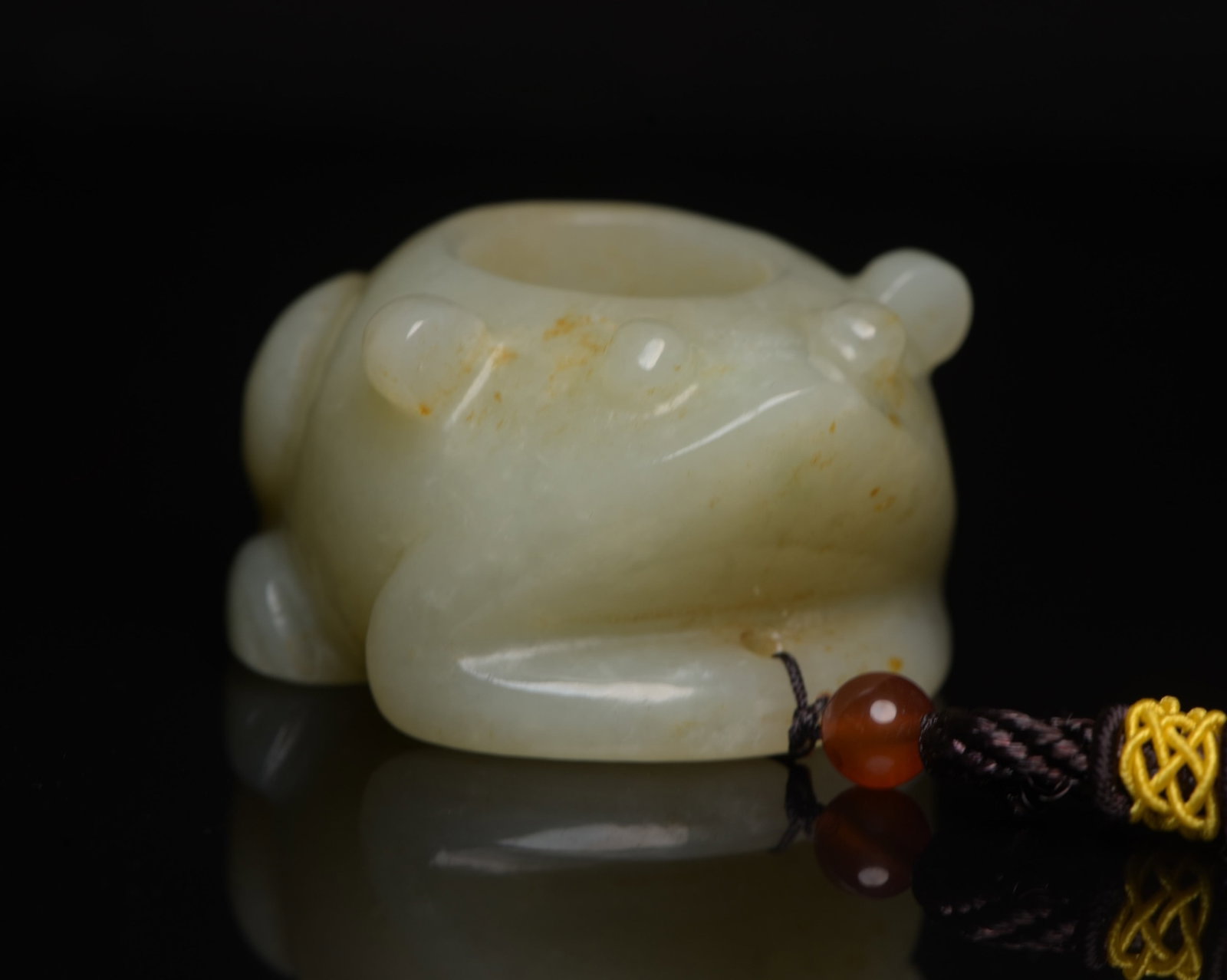 An Exquisite White Jade Frog Thumb Ring - 3