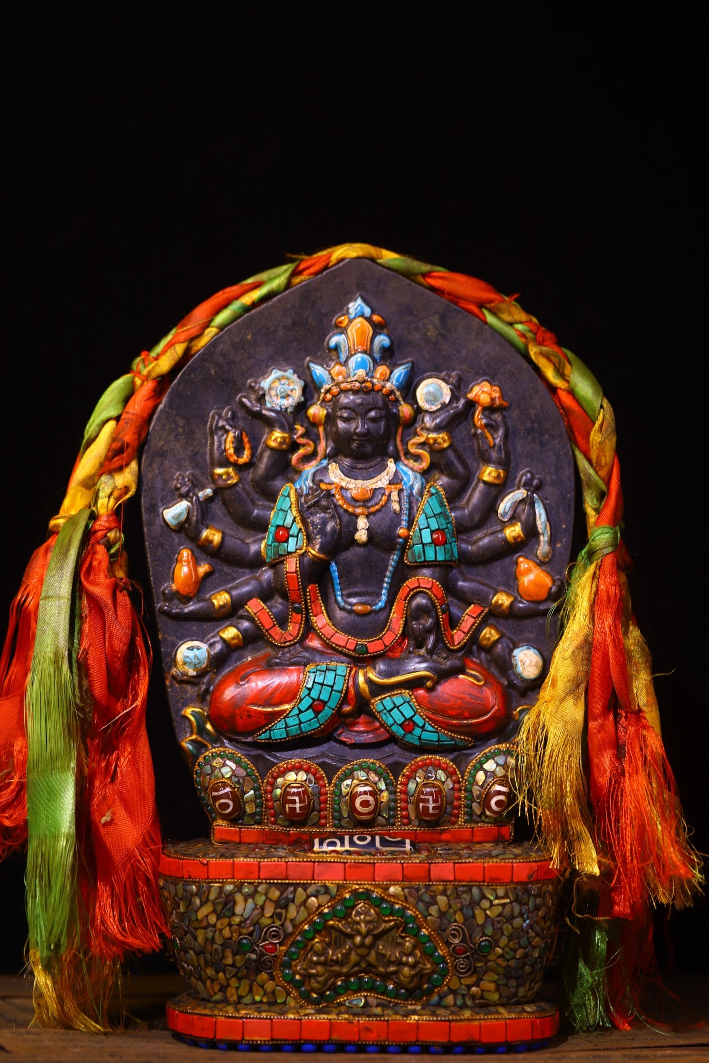An Exquisite Meteorite Inlaid Dzi Bead and Turquoise Statue of Thousand-Hand Avalokitesvara: An Exquisite Meteorite Inlaid Dzi Bead and Turquoise Statue of Thousand-Hand Avalokitesvara,Qing Dynasty,China,Size:12.2inx6.7inx3.9in,Weight:5800g 陨石嵌天珠和 