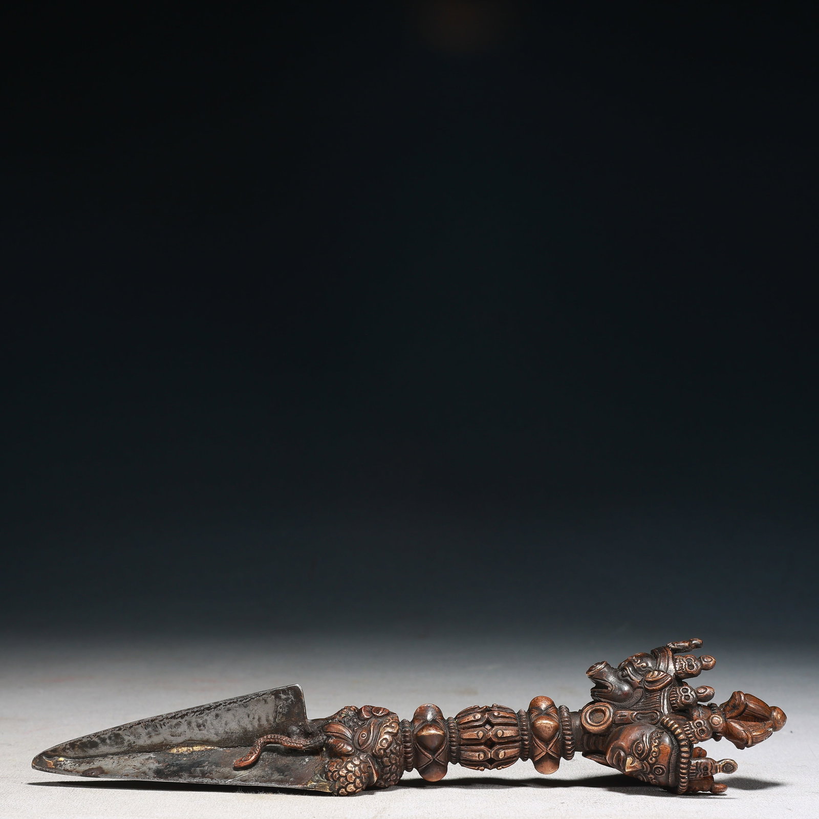 An Exquisite Bronze Buddha-Face Pattern Vajry Pestle: An Exquisite Bronze Buddha-Face Pattern Vajry Pestle,Qing Dynasty,China,Size:2inx9.1in,Weight:500g 铜佛面纹金刚杵,中国清代