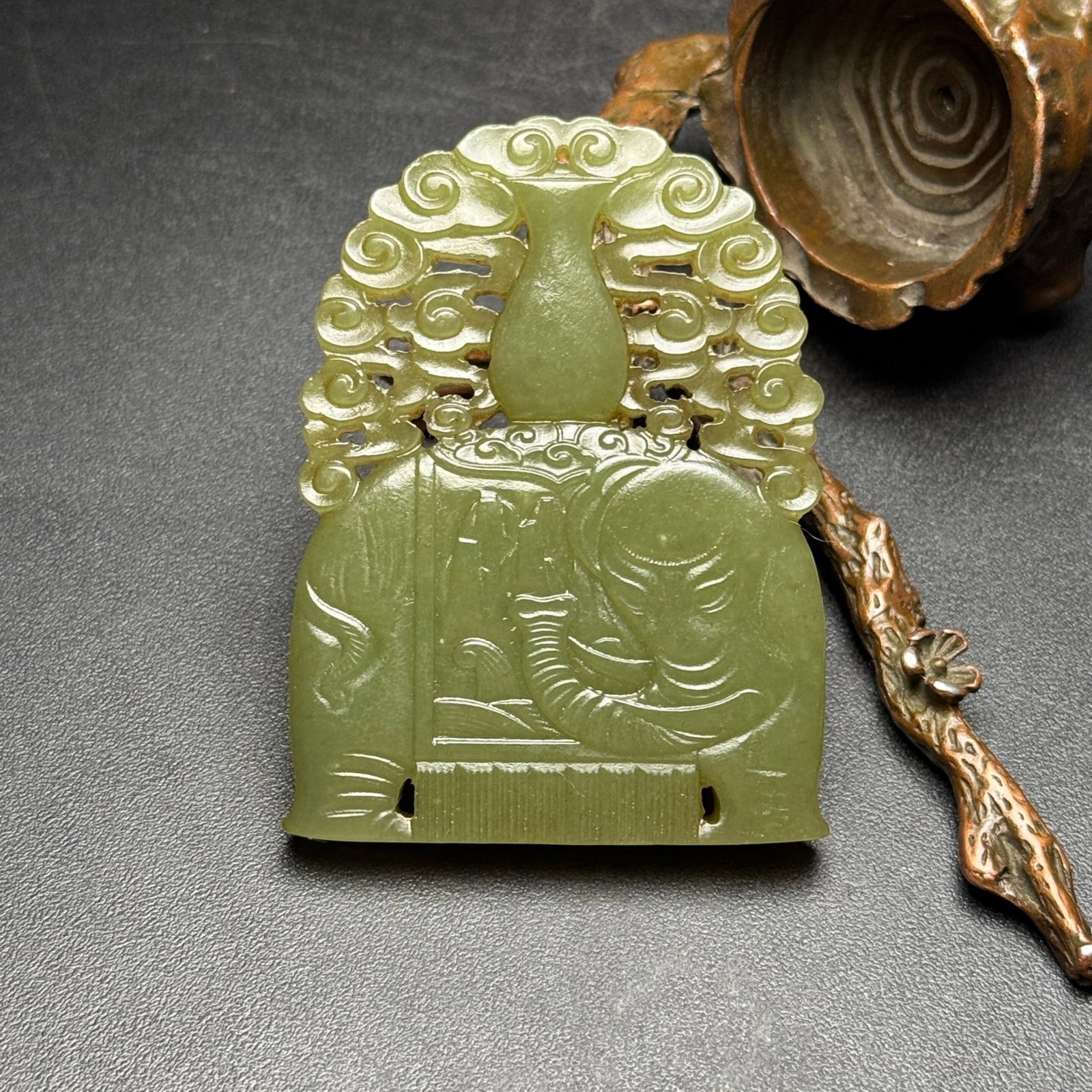 An Exquisite Yellow Jade Elephant Pendant: An Exquisite Yellow Jade Elephant Pendant,Qing Dynasty,China,Size:2.4inx1.8inx0.3in,Weight:39g 黄玉象佩,中国清代