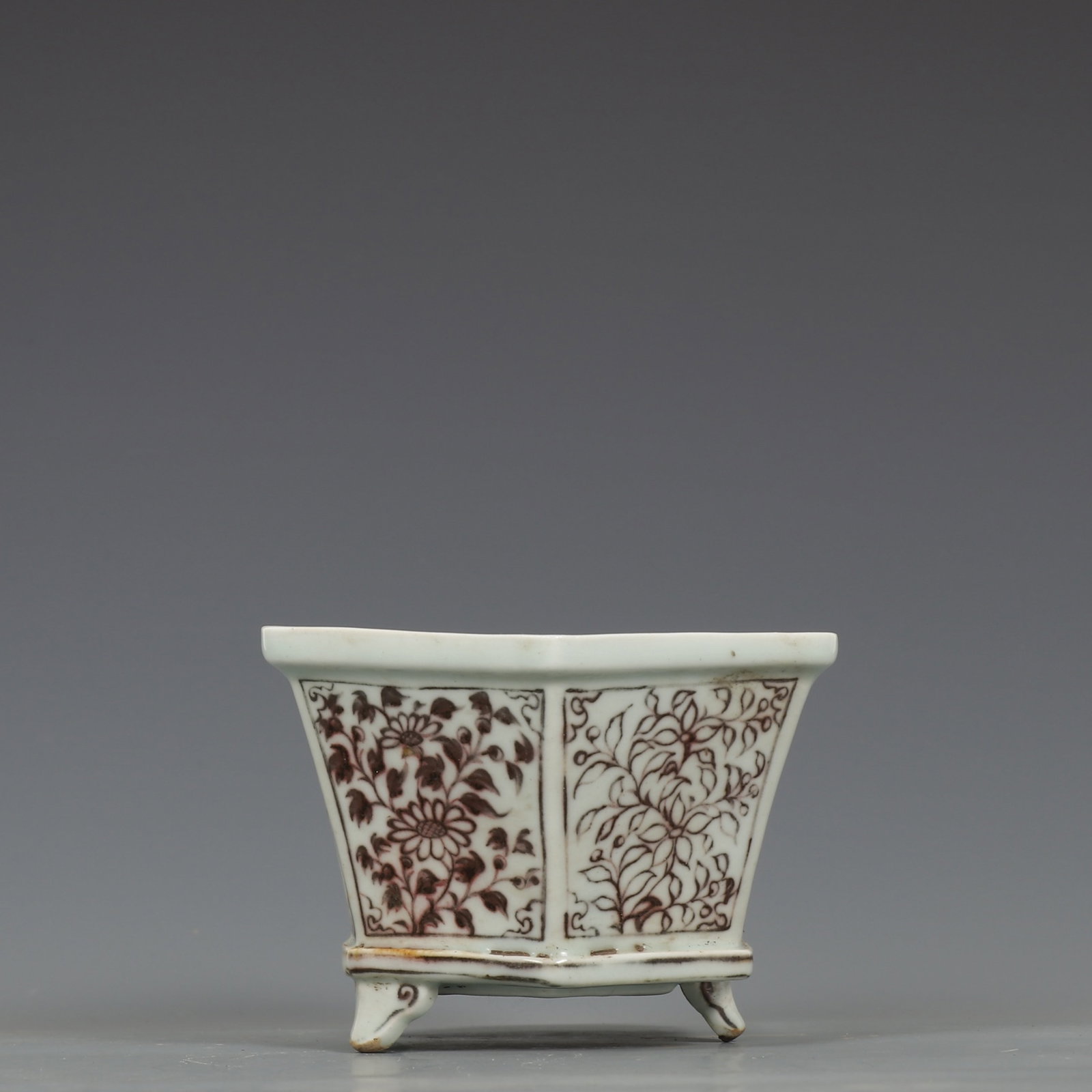 An Exquisite Underglaze-Red Auspicious Cloud and Phoenix Pattern Tripod Basin - 4