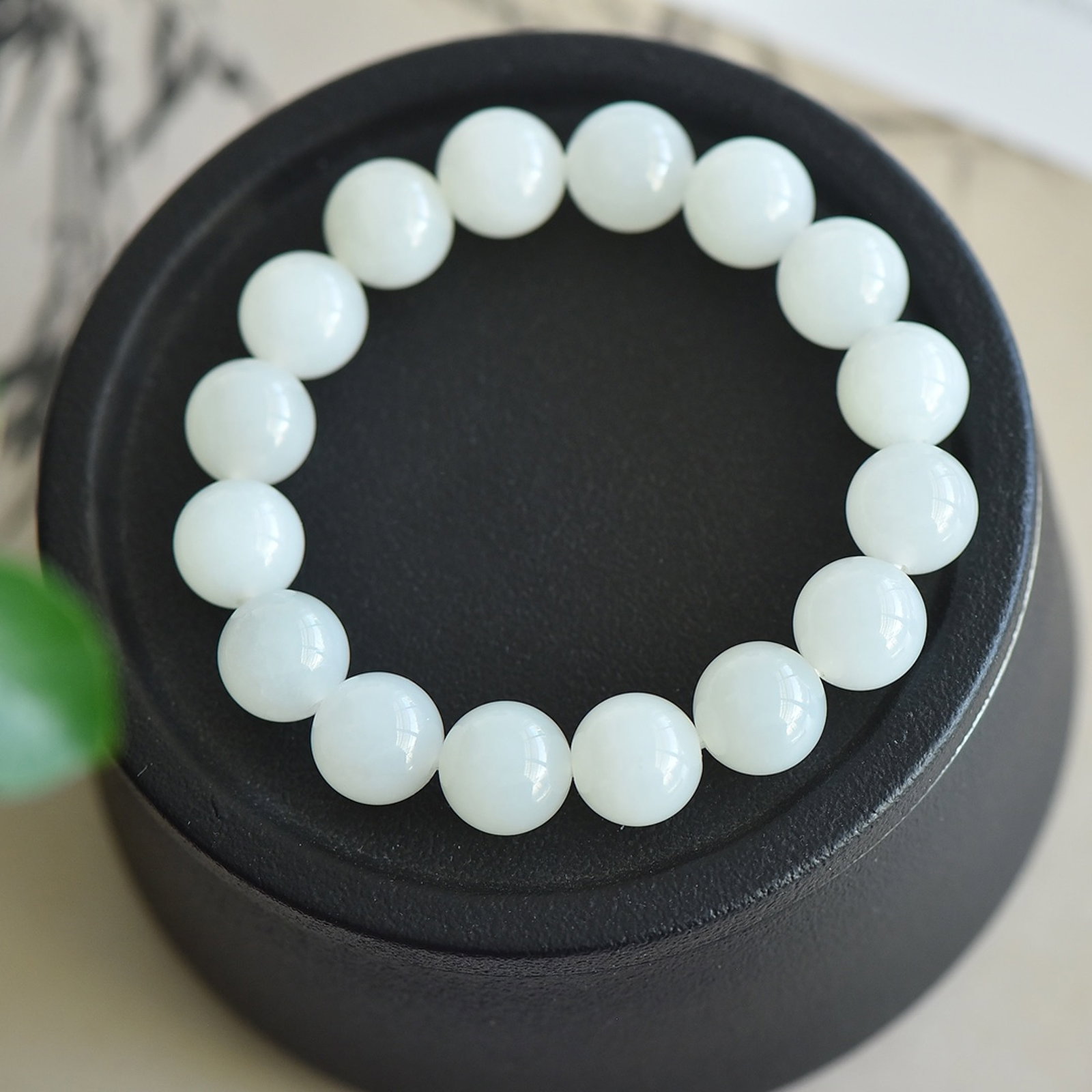 An Exquisite White Jade Bracelets - 2