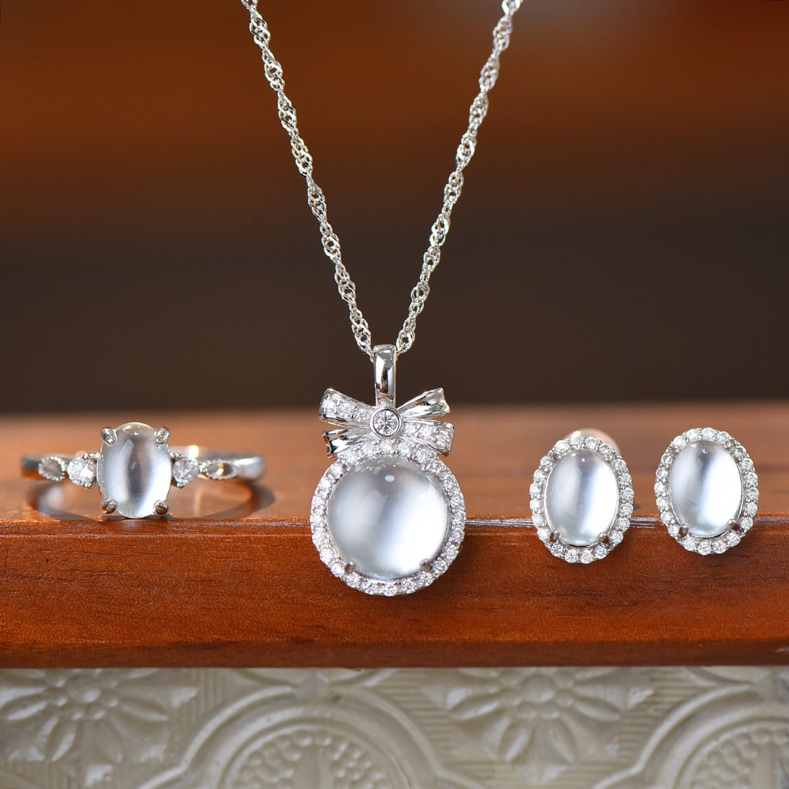 A Set of Fine Sterling Silver Inlaid White Jade Jewelry,Inlaid Diamond: A Set of Fine Sterling Silver Inlaid White Jade Jewelry,Inlaid Diamond,Size:(Necklace)10mmx10mm,(Earrings)6mmx8mm,(Ring)6mmx8mm