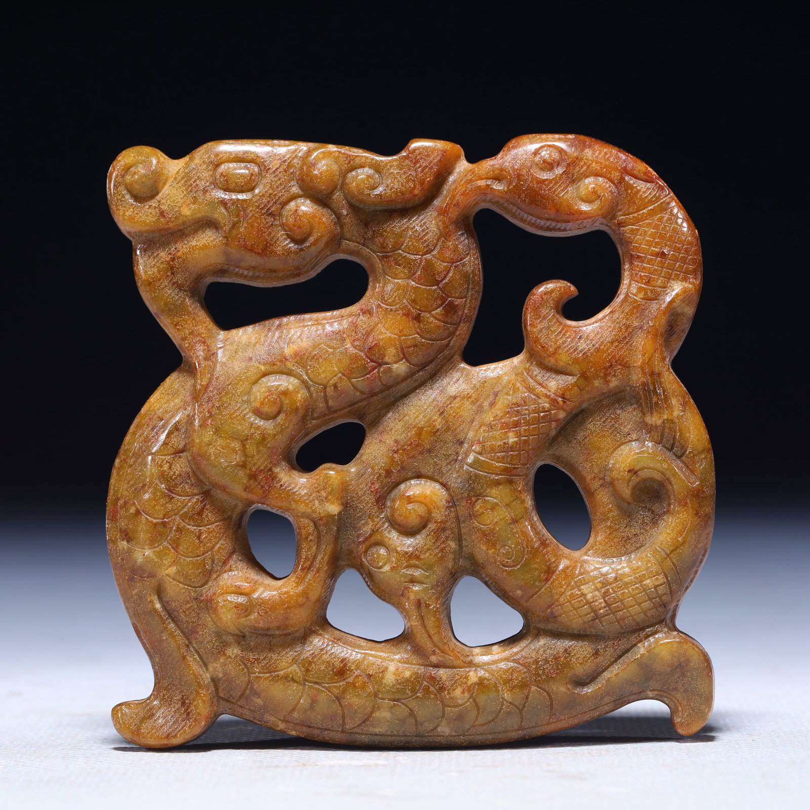 An Exquisite Archaic Jade Dragon Pattern Ornament: An Exquisite Archaic Jade Dragon Pattern Ornament,Ancient Time,China,Size:3.1inx0.4inx3in,Weight:97g 高古玉龙纹摆件,中国远古时&#