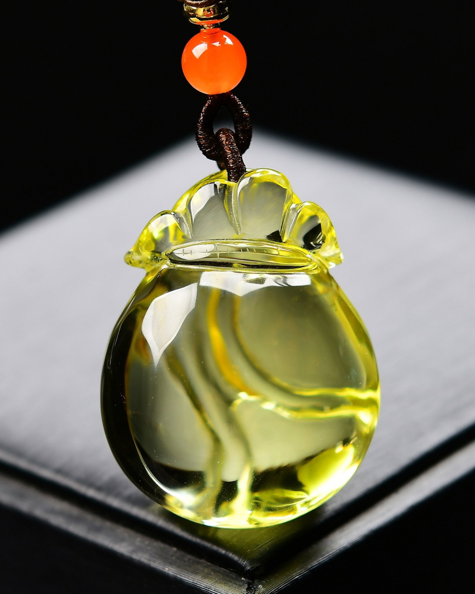 An Exquisite Crystal Pendant - 4