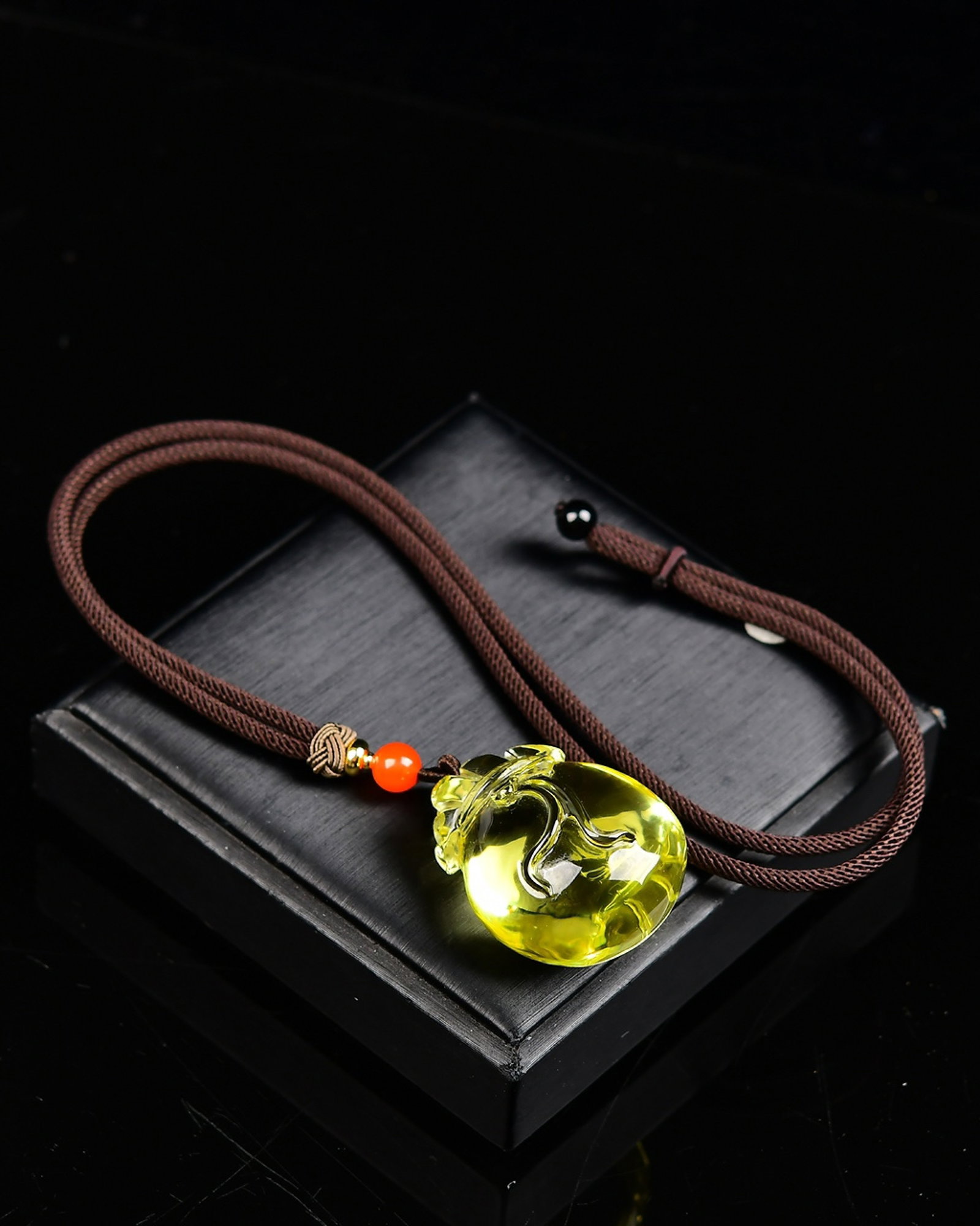 An Exquisite Crystal Pendant - 5