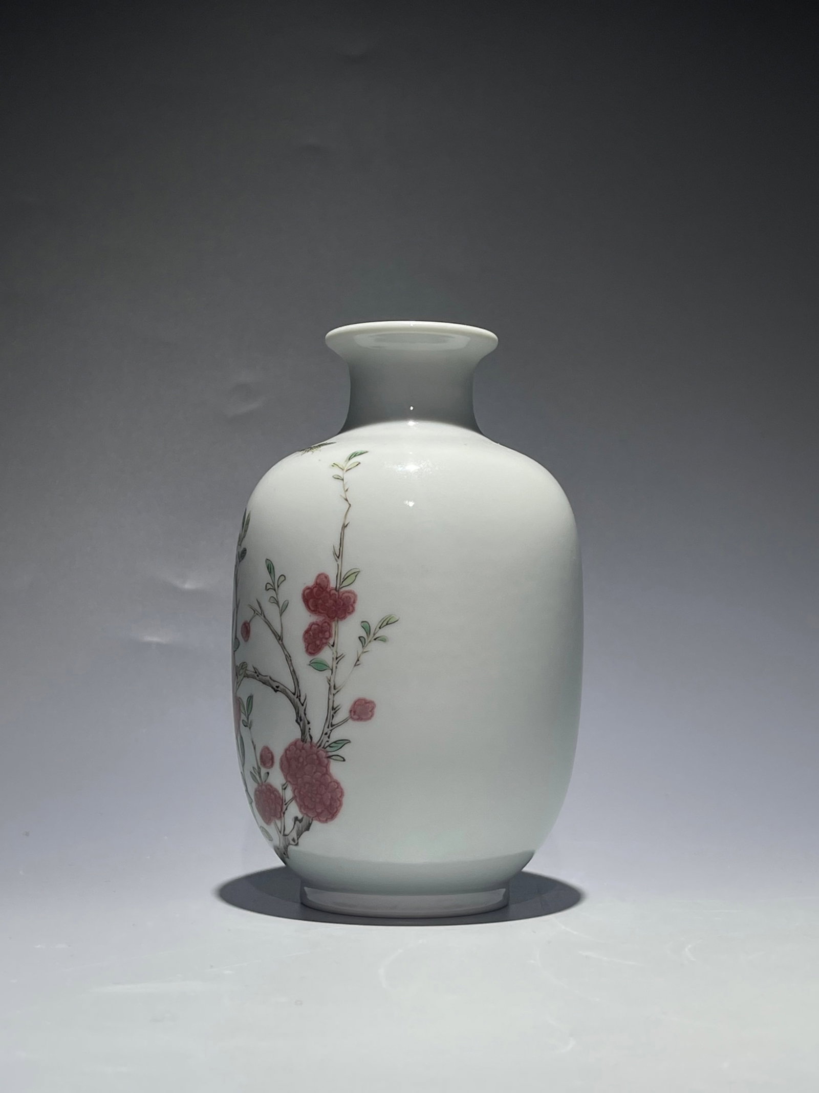 An Exquisite Underglaze-Red Flower Pattern Vase - 2