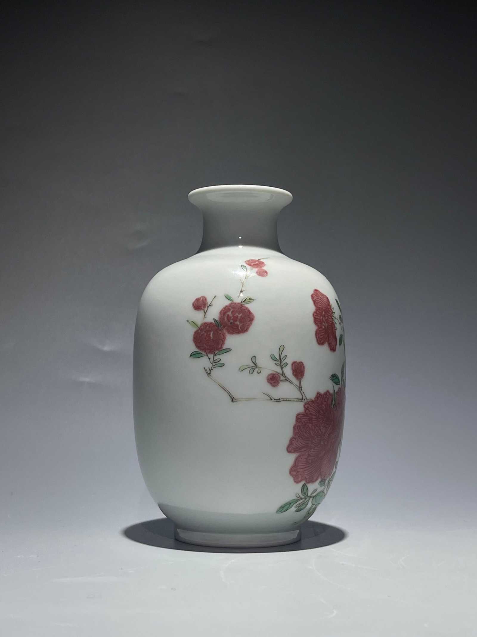An Exquisite Underglaze-Red Flower Pattern Vase - 3