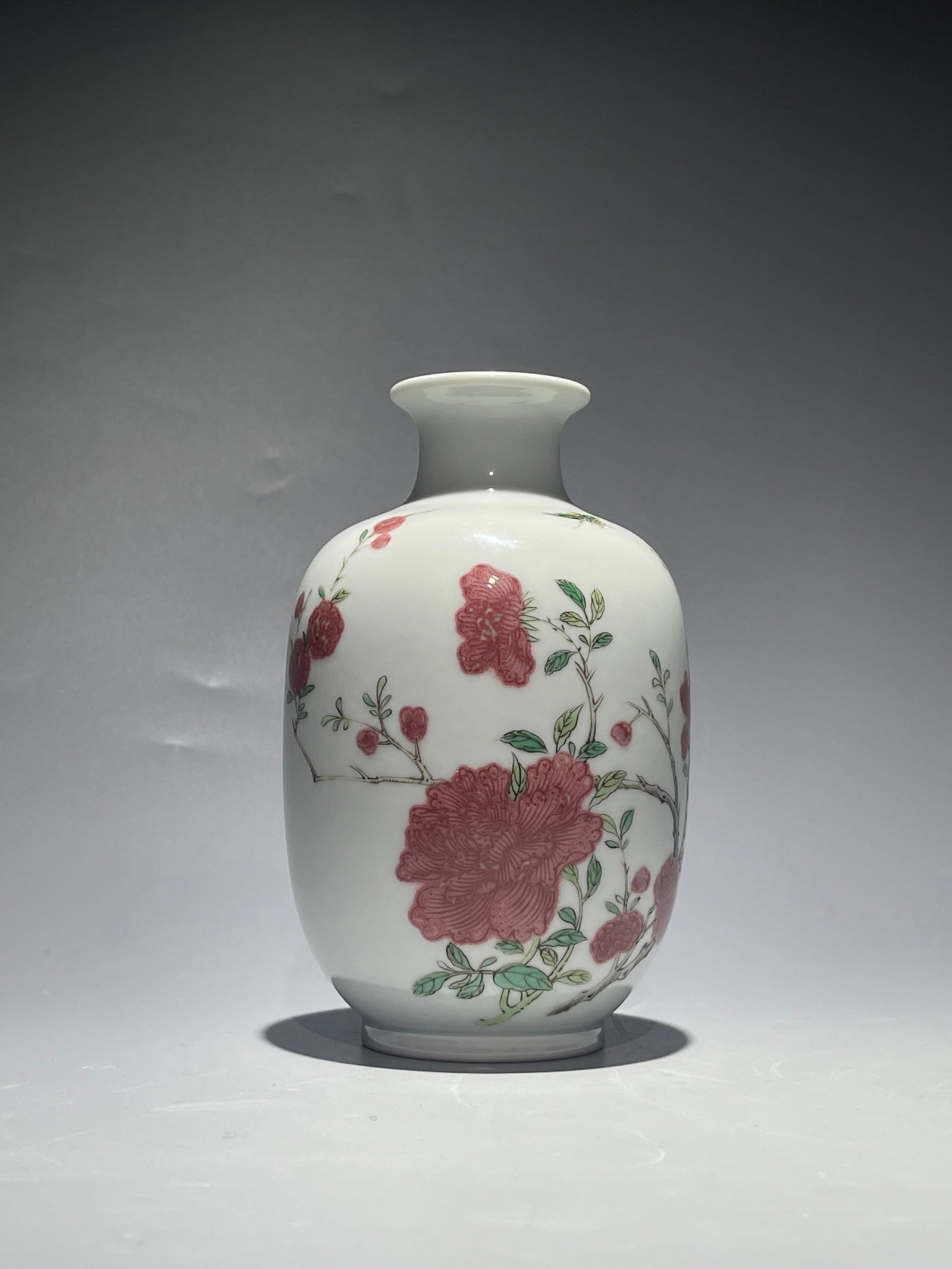An Exquisite Underglaze-Red Flower Pattern Vase - 4