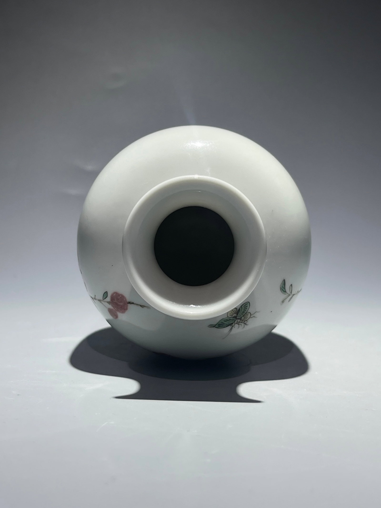 An Exquisite Underglaze-Red Flower Pattern Vase - 5
