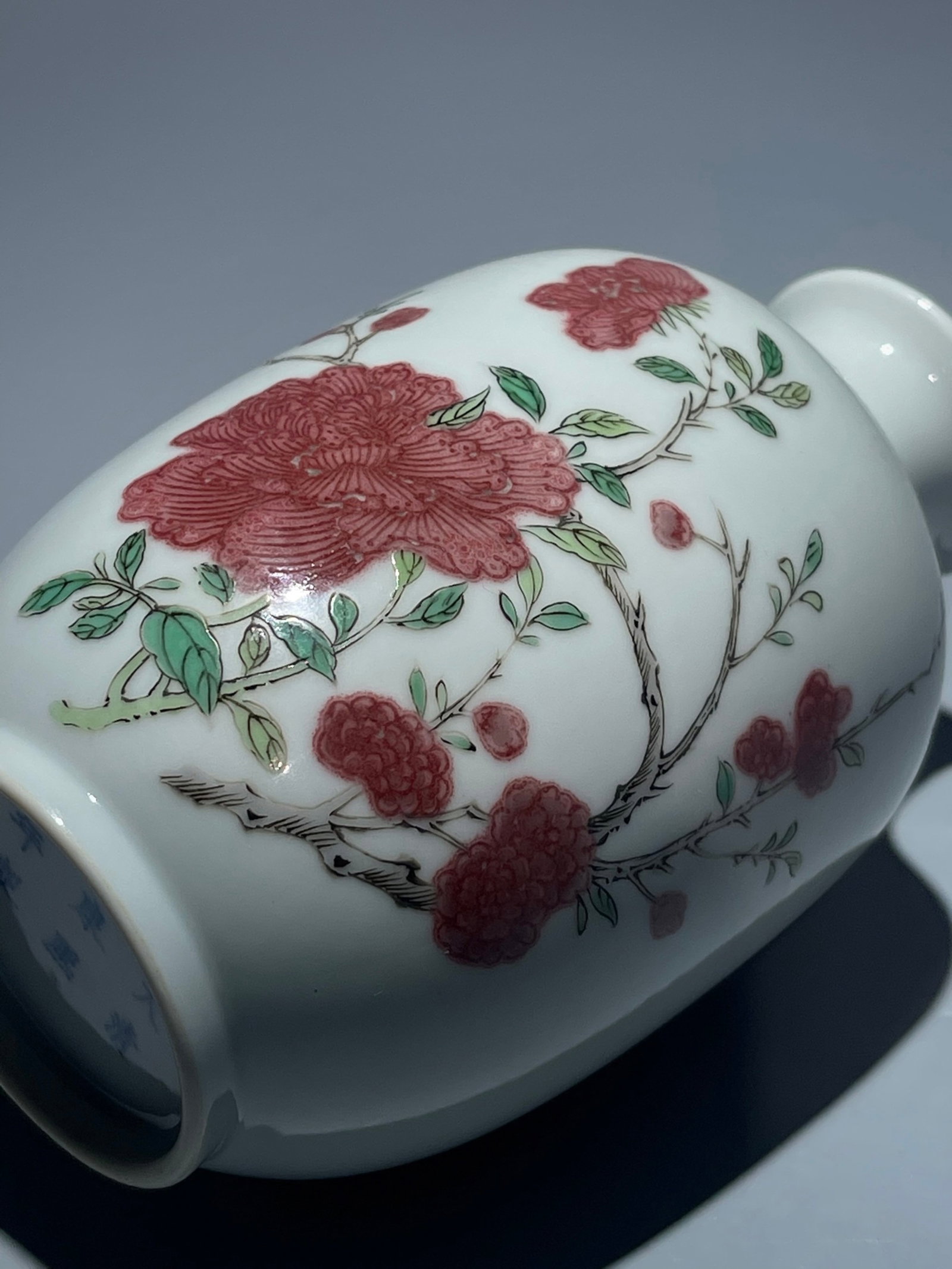 An Exquisite Underglaze-Red Flower Pattern Vase - 6