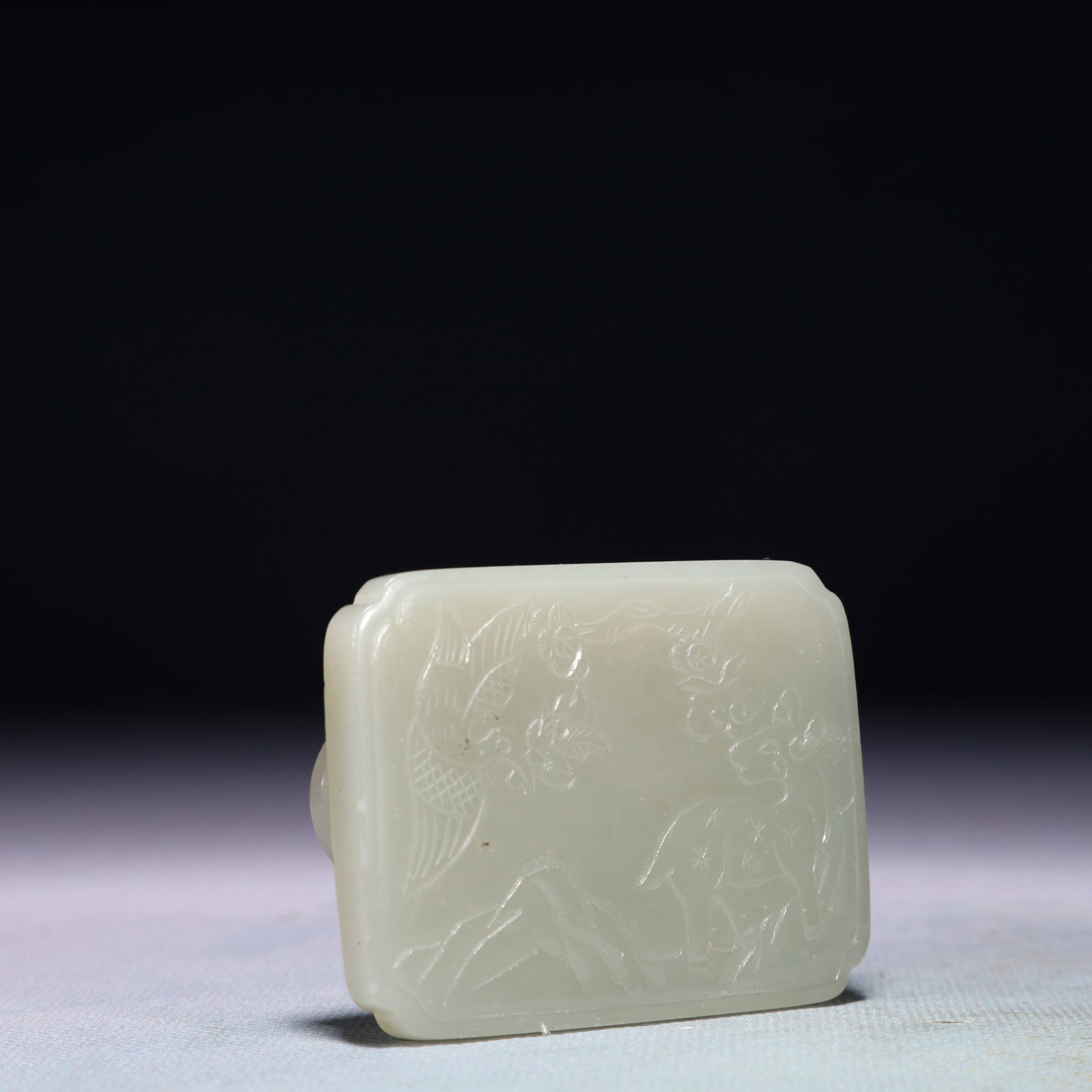 An Exquisite White Jade Deer Pattern Pendant - 3