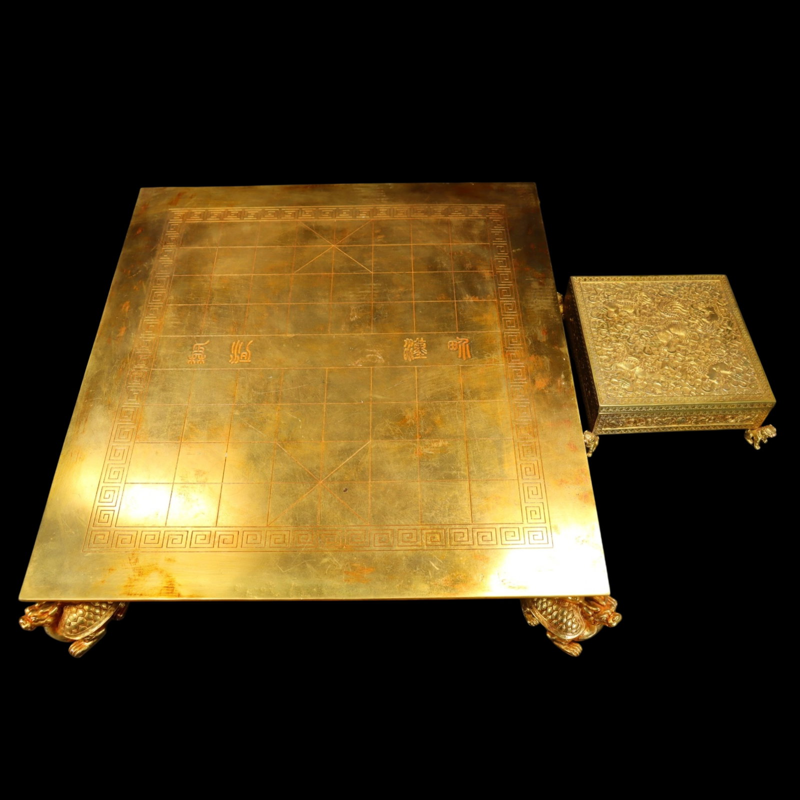 A Set of Fine Gilt Bronze Lion Pattern Xiangqi Ornaments: A Set of Fine Gilt Bronze Lion Pattern Xiangqi Ornaments,Qing Dynasty,China,Qianlong Four-character Mark,Size:(Plate)3.5inx26.4inx24in,(Ornament)0.6inx2in,(Box)3inx9.4in,Weight:32120g 一套