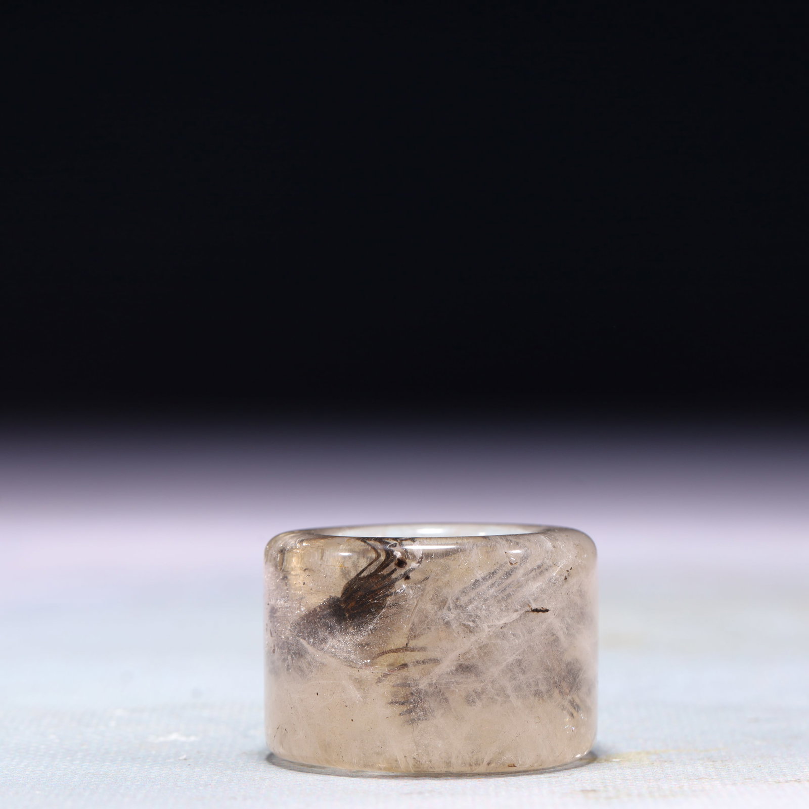 An Exquisite Crystal Thumb Ring - 2