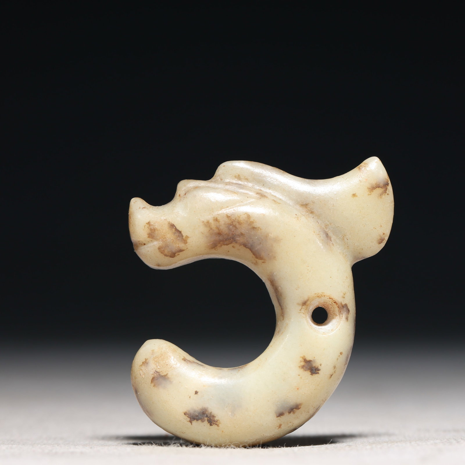 An Archaic Hongshan Culture Greenish Jade Pig and Dragon Pendant: An Archaic Hongshan Culture Greenish Jade Pig and Dragon Pendant,Ancient Time, China,Size:1.7inx1.8in Weight:34.4g 红山文化青白玉猪龙挂Ê