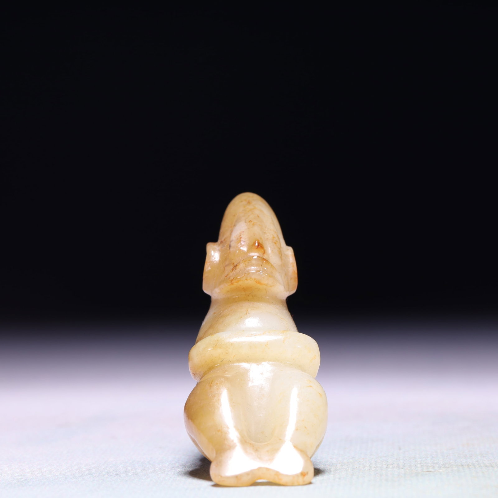 An Exquisite White Jade Beast Ornament: An Exquisite White Jade Beast Ornament,Qing Dynasty,China,Size:1inx1.4inx3.1in,Weight:85.6g 白玉兽摆件,中国清代