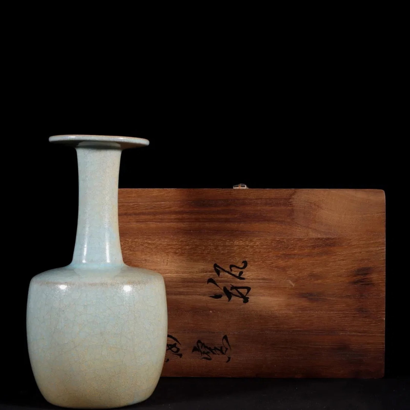 An Exquisite Ru yao Vase: An Exquisite Ru yao Vase,Song Dynasty, China,Size:8.9inx4.5in 宋代汝窑纸椎瓶