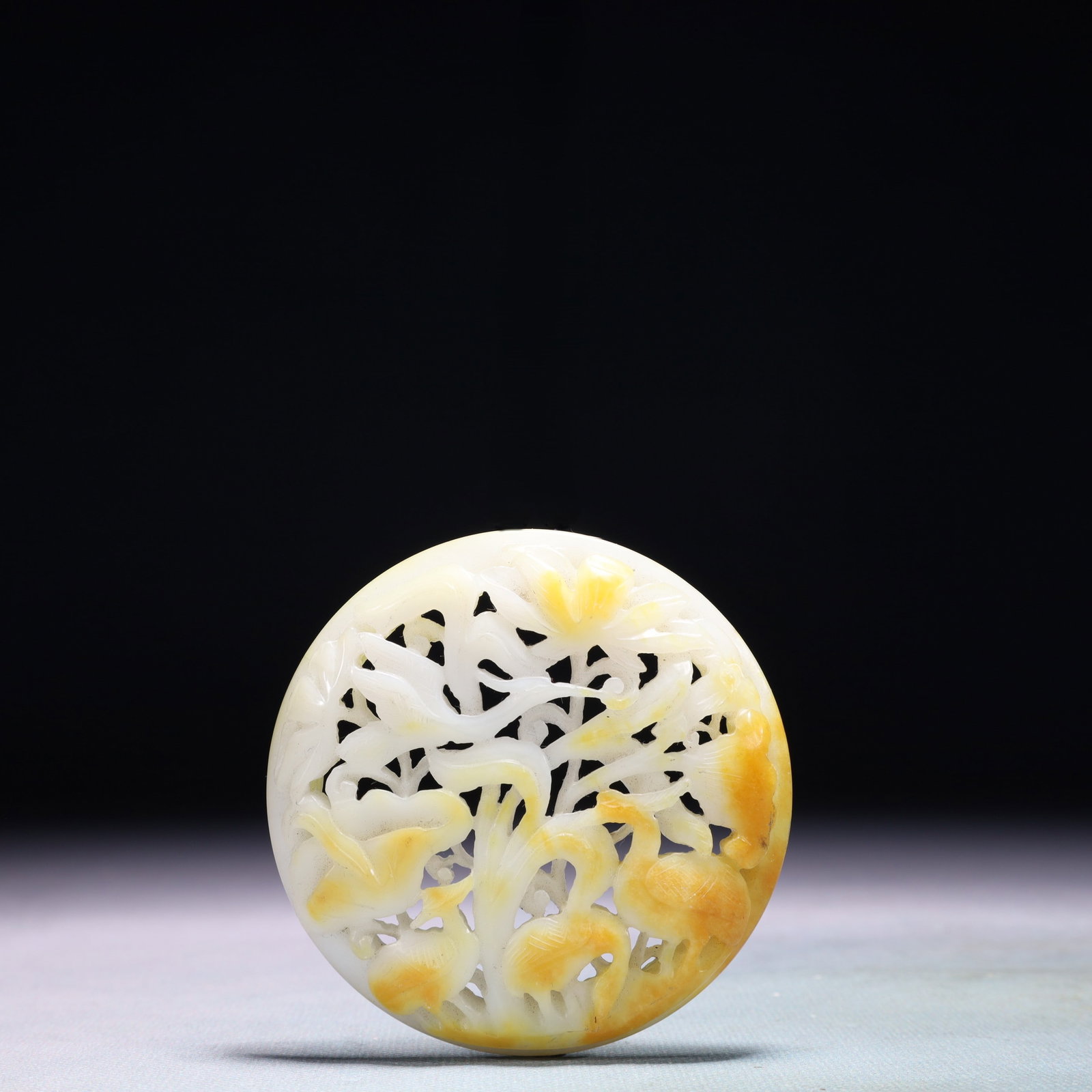 An Exquisite White Jade Flower and Crane Pattern Pendant