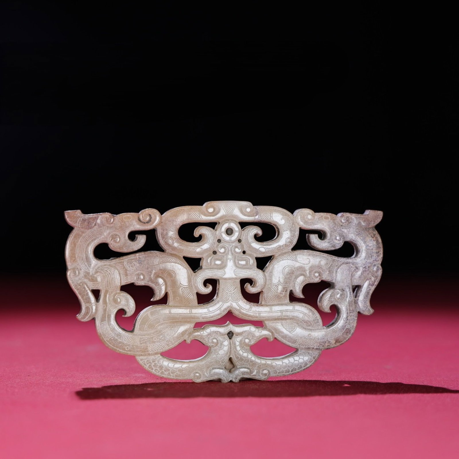An Exquisite White Jade Dragon Pendant: An Exquisite White Jade Dragon Pendant,Qing Dynasty,China,Size:4.6inx2.6inx0.2in,Weight:71g 白玉龙佩,中国清代