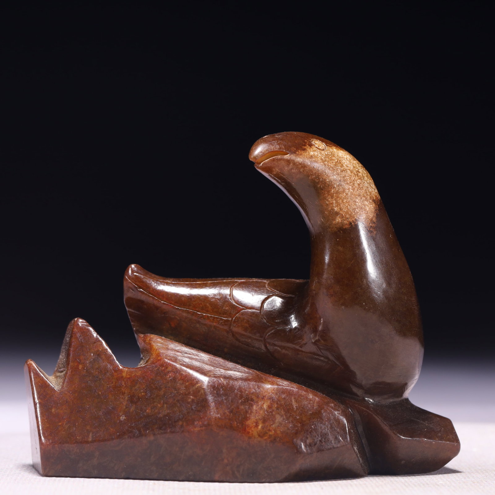 An Exquisite Archaic Jade Beast Brush Holder: An Exquisite Archaic Jade Beast Brush Holder,Ancient Time,China,Size:3.9inx2inx3.1in,Weight:383g 高古玉兽笔架,中国远古时期