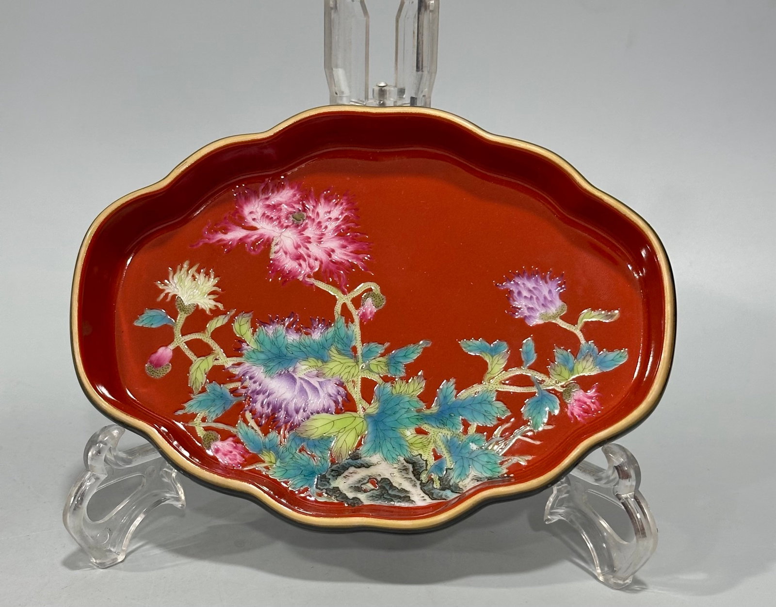 An Exquisite Enamel Coral Red Glazed Painted Gold Flower Pattern Brush Washer: An Exquisite Enamel Coral Red Glazed Painted Gold Flower Pattern Brush Washer,Qing Dynasty,China,Qianlong Four-character Mark,Size:1inx6.9inx4.9in 珐琅彩珊瑚红ÿ