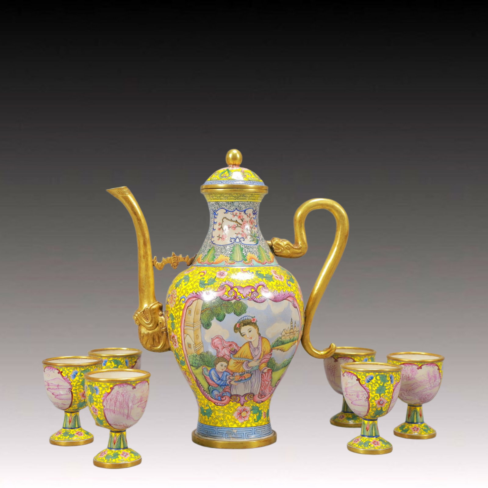 A Set of Fine Painted Enamel Figure Pattern Flagon: A Set of Fine Painted Enamel Figure Pattern Flagon,Qing Dynasty, China,Qianlong Four-character Mark,Size:(Flagon)7.1inx3.7inx7.9in,(Cup)1.6inx2.2in*6,Total Weight:650g 一套画珐