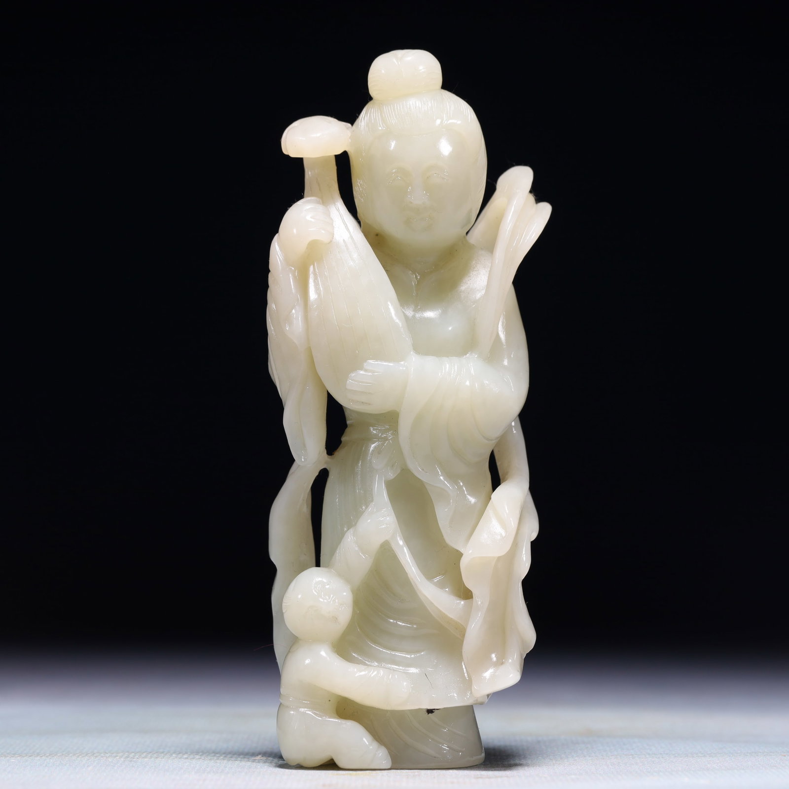 An Exquisite White Jade Figure Ornament: An Exquisite White Jade Figure Ornament,Qing Dynasty,China,Size:2inx1.2inx5.1in,Weight:308.5g 白玉人物摆件,中国清代