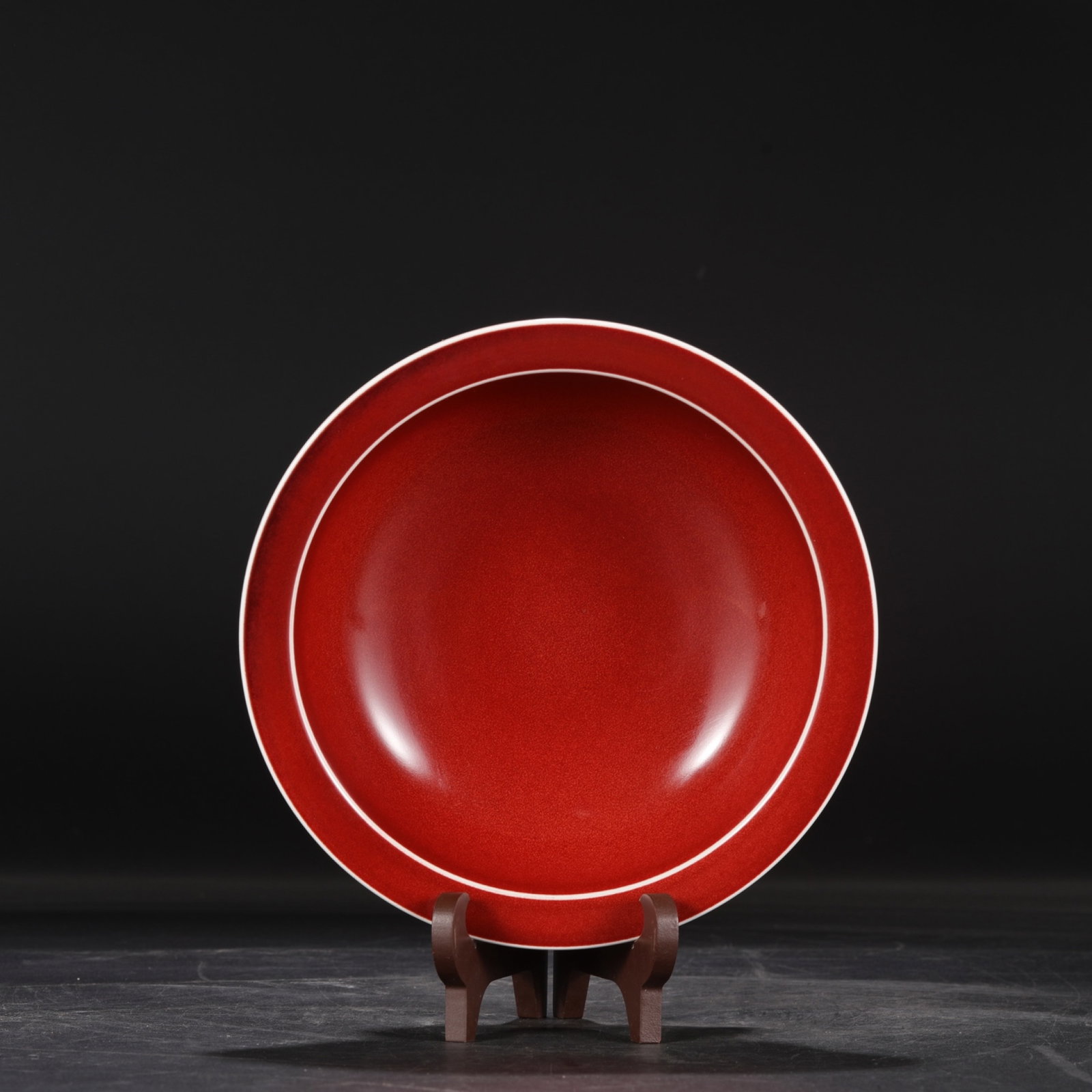An Exquisite Ruby red-Glazed Plate - 3