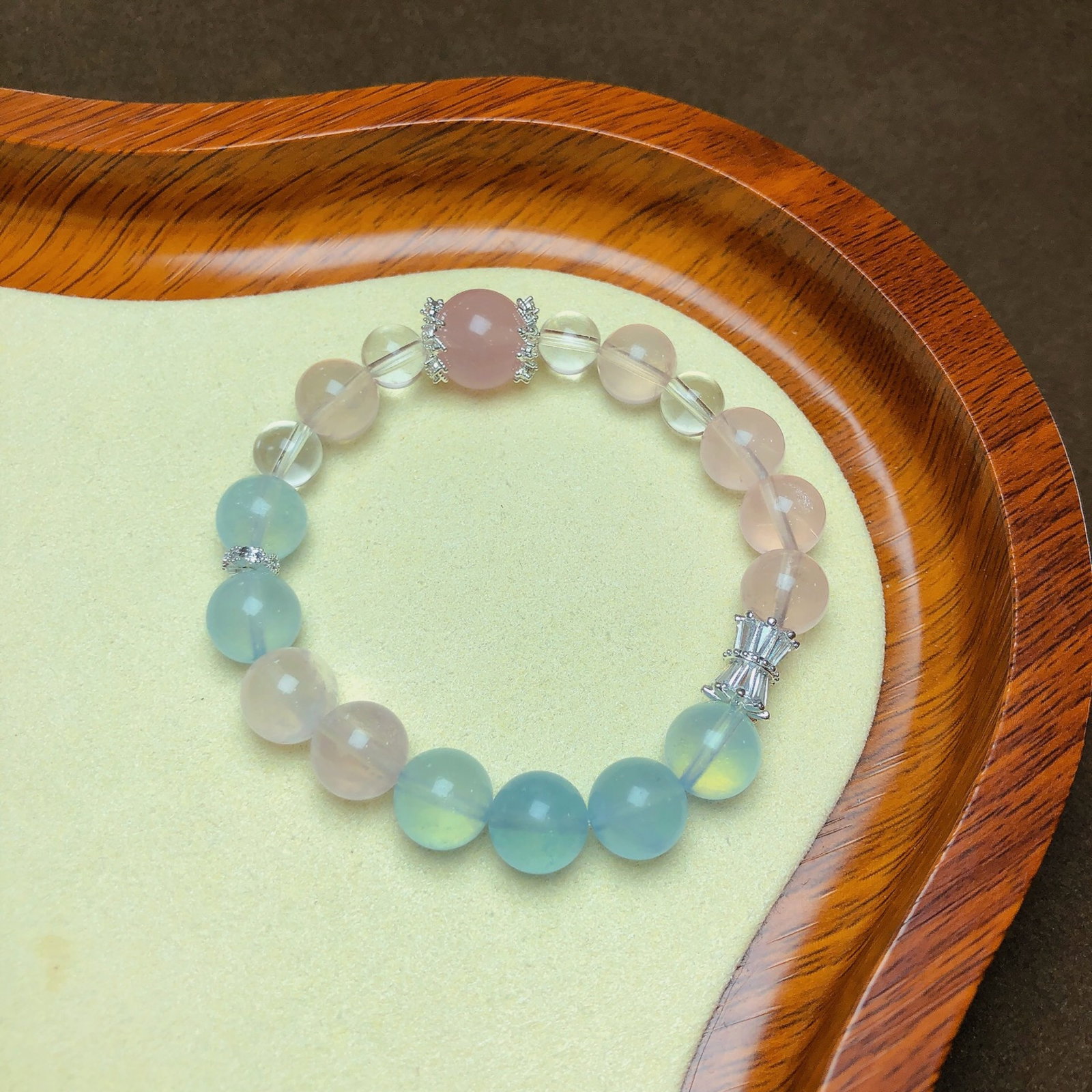 An Exquisite Crystal Bracelet