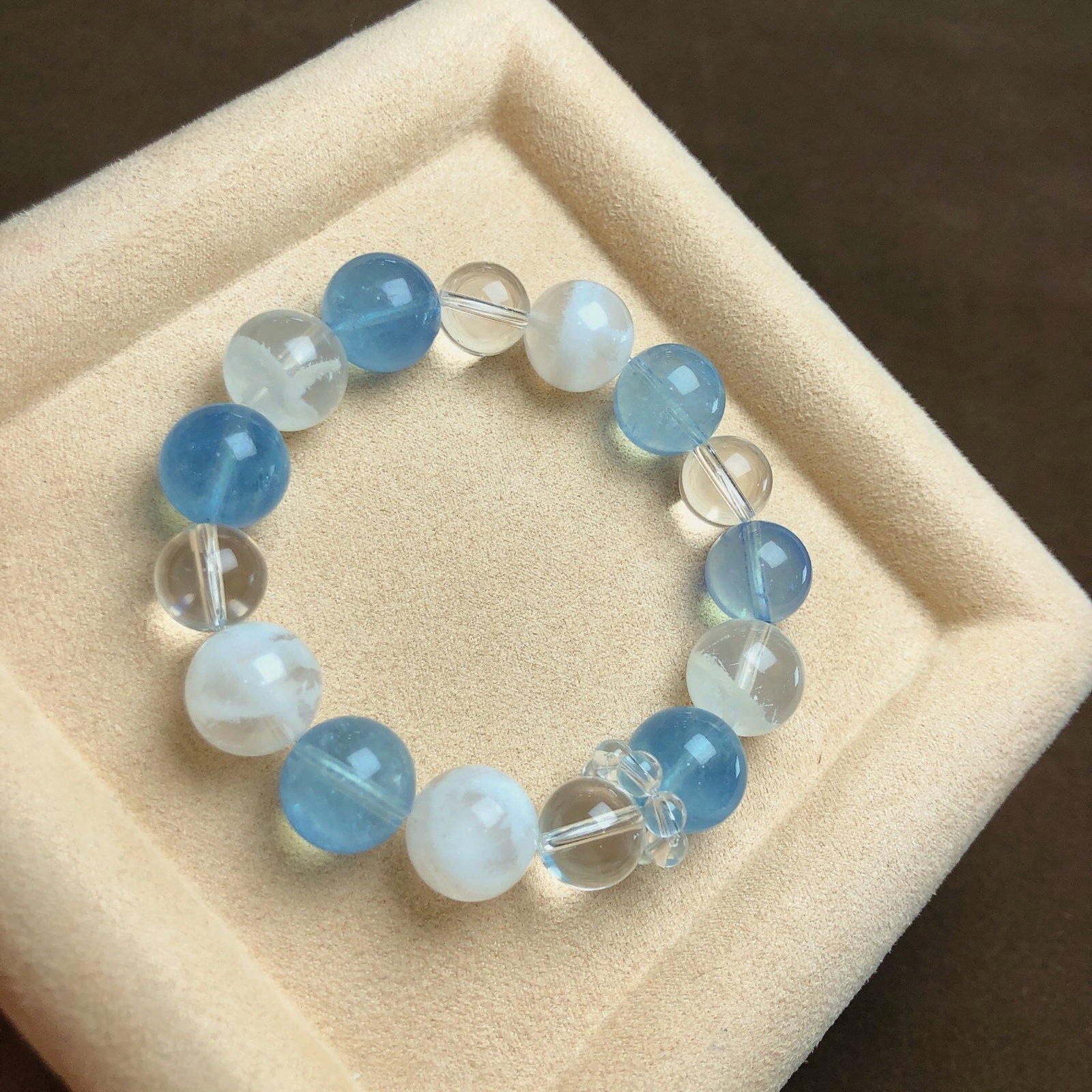 An Exquisite Crystal Aquamarine Bracelets: An Exquisite Crystal Aquamarine Bracelets,Size:0.5in,Weight:39.5g 水晶海蓝宝手串