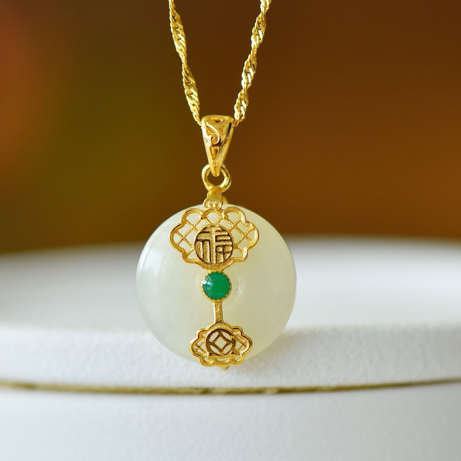 An Exquisite Sterling Silver Inlaid White Jade Necklace