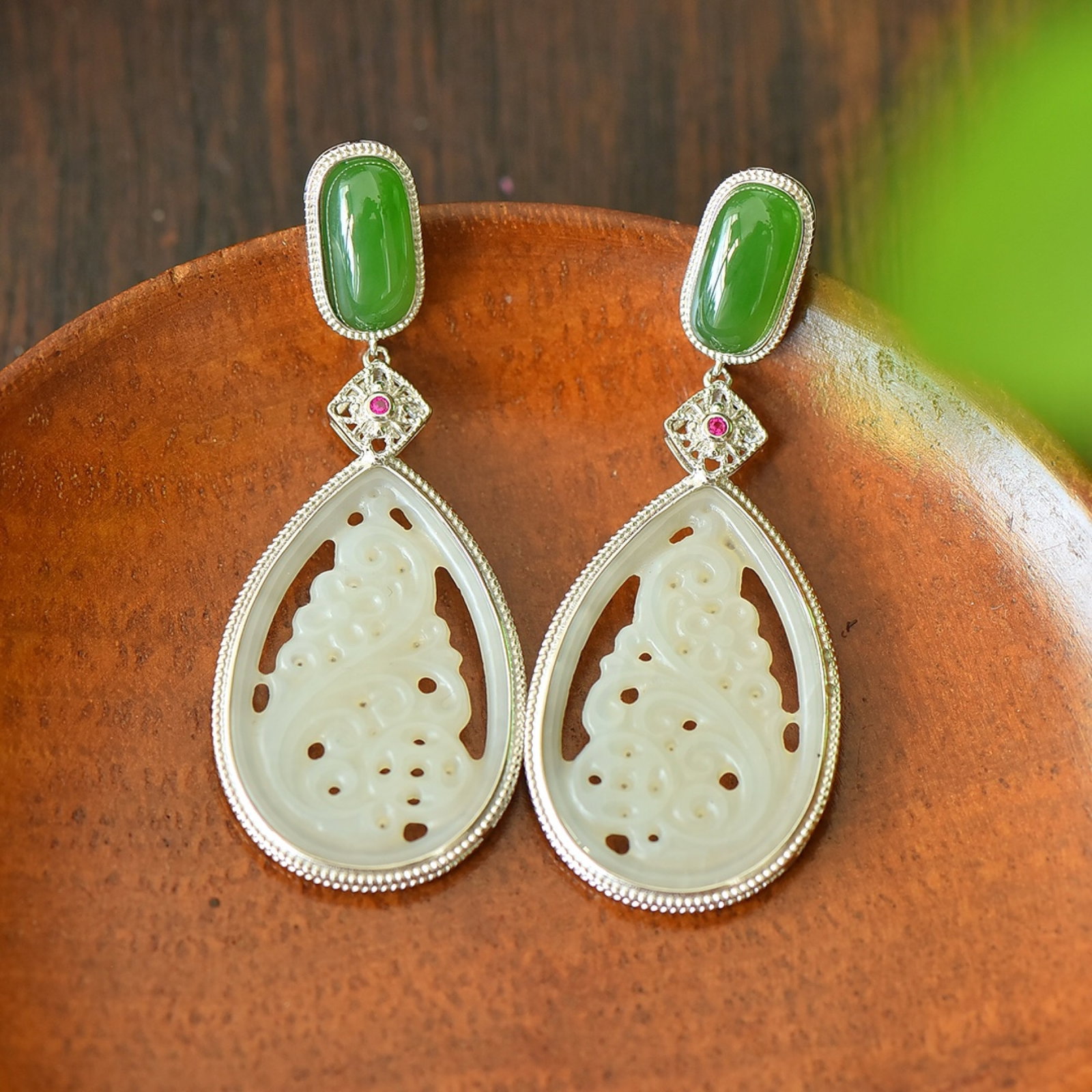 A Pair of Exquisite Sterling Silver Inlaid White Jade Earrings,Inlaid Diamond: A Pair of Exquisite Sterling Silver Inlaid White Jade Earrings,Inlaid Diamond,Size:0.9inx2.2in 一对纯银镶白玉耳环,嵌钻石
