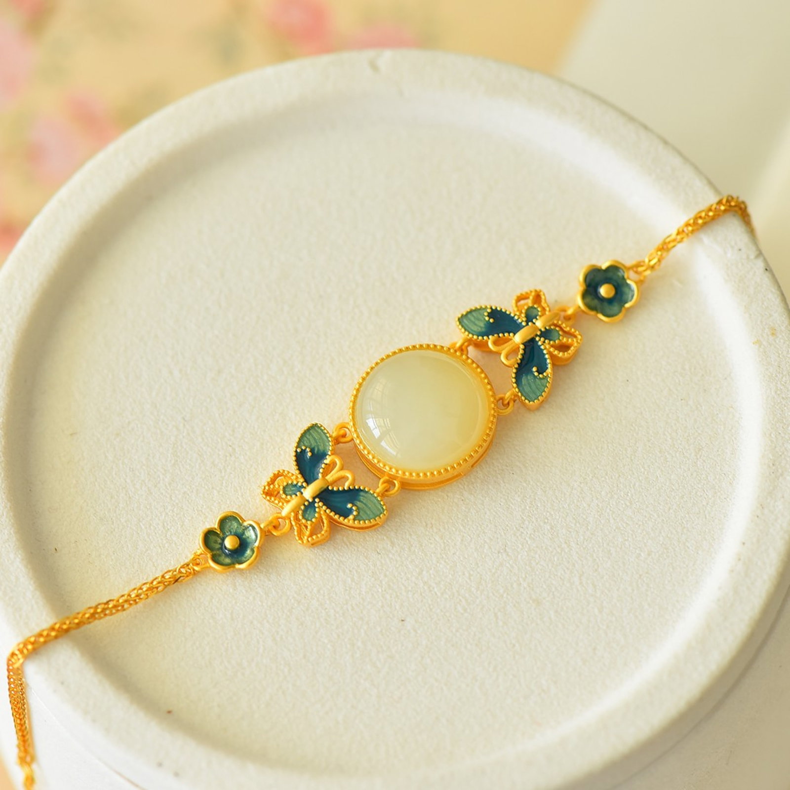 An Exquisite Sterling Silver-Gold Plated Inlaid White Jade Enamel Bracelets: An Exquisite Sterling Silver-Gold Plated Inlaid White Jade Enamel Bracelets,Size:0.6inx0.6in 纯银镀金镶白玉珐琅手串
