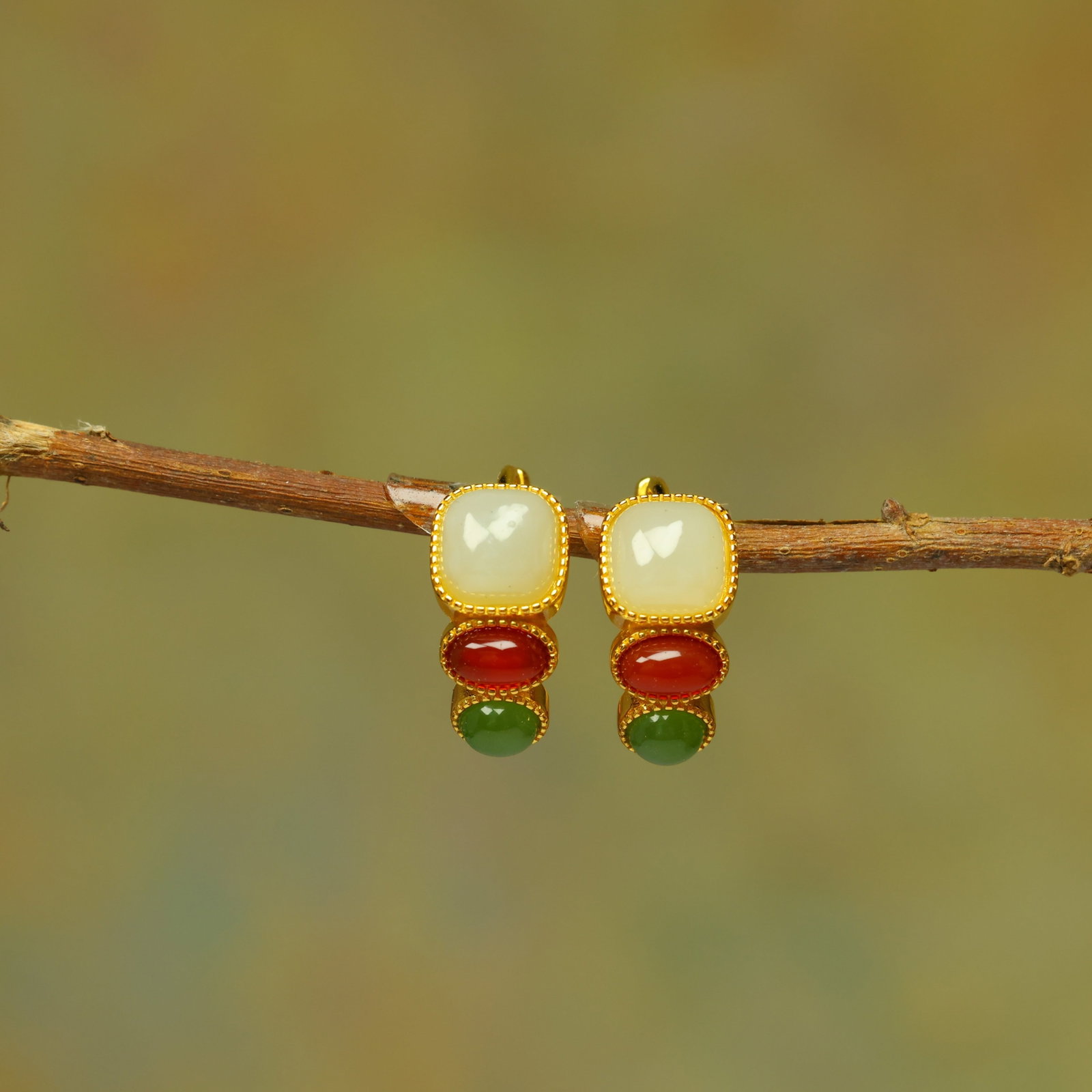 A Pair of Exquisite Sterling Silver-Gold Plated Inlaid White Jade Earrings: A Pair of Exquisite Sterling Silver-Gold Plated Inlaid White Jade Earrings , Size :0.2inx0.6in 一对纯银镀金镶白玉耳环,尺寸