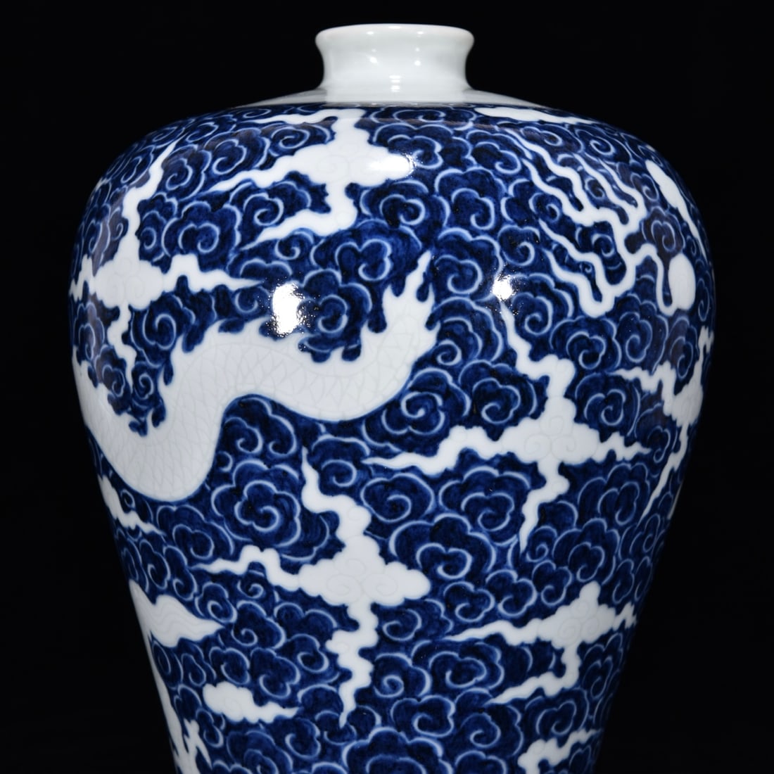 An Exquisite Blue and White Auspicious Cloud Pattern Dragon Pattern Vase - 7