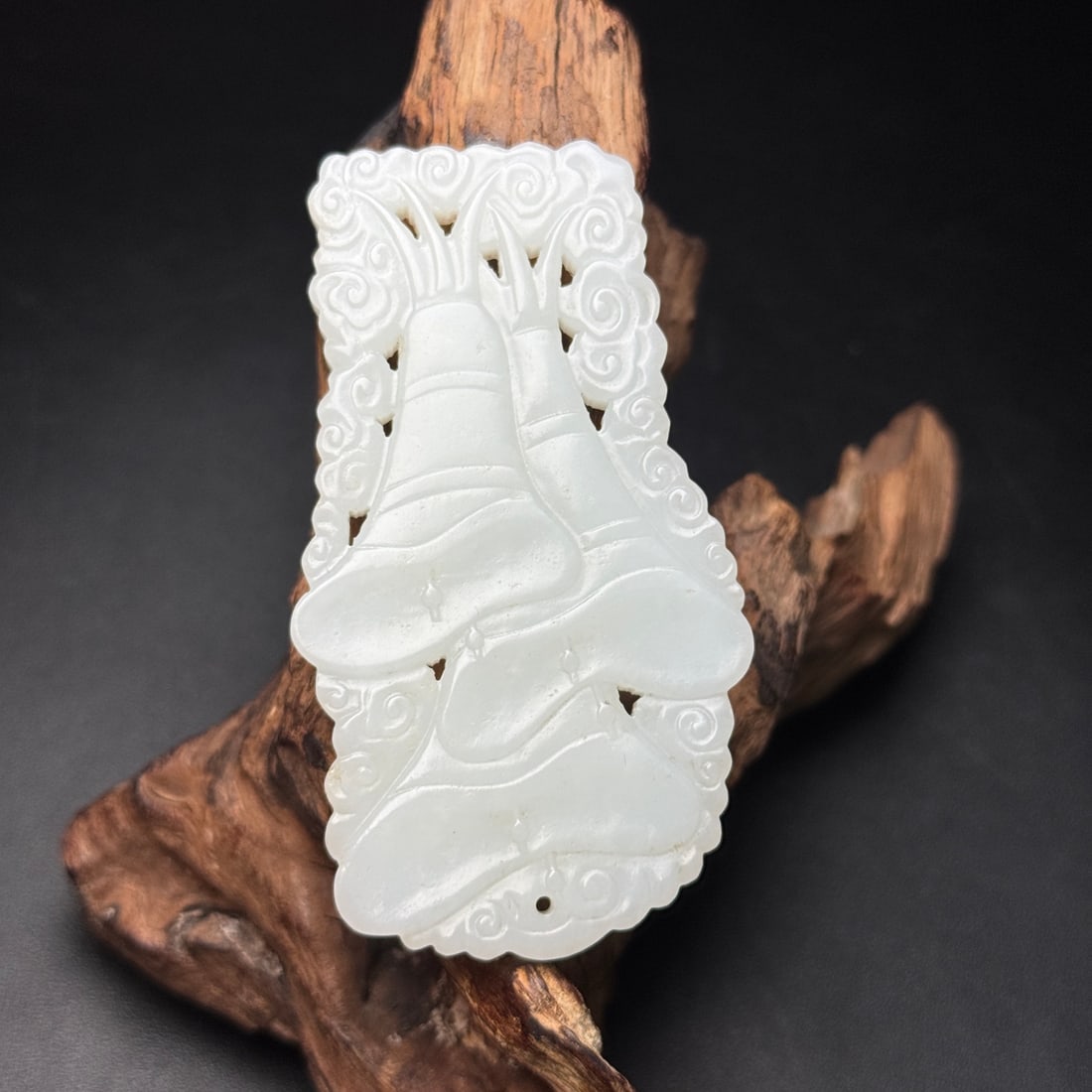 An Exquisite White Jade Goblet Pattern Pendant - 2
