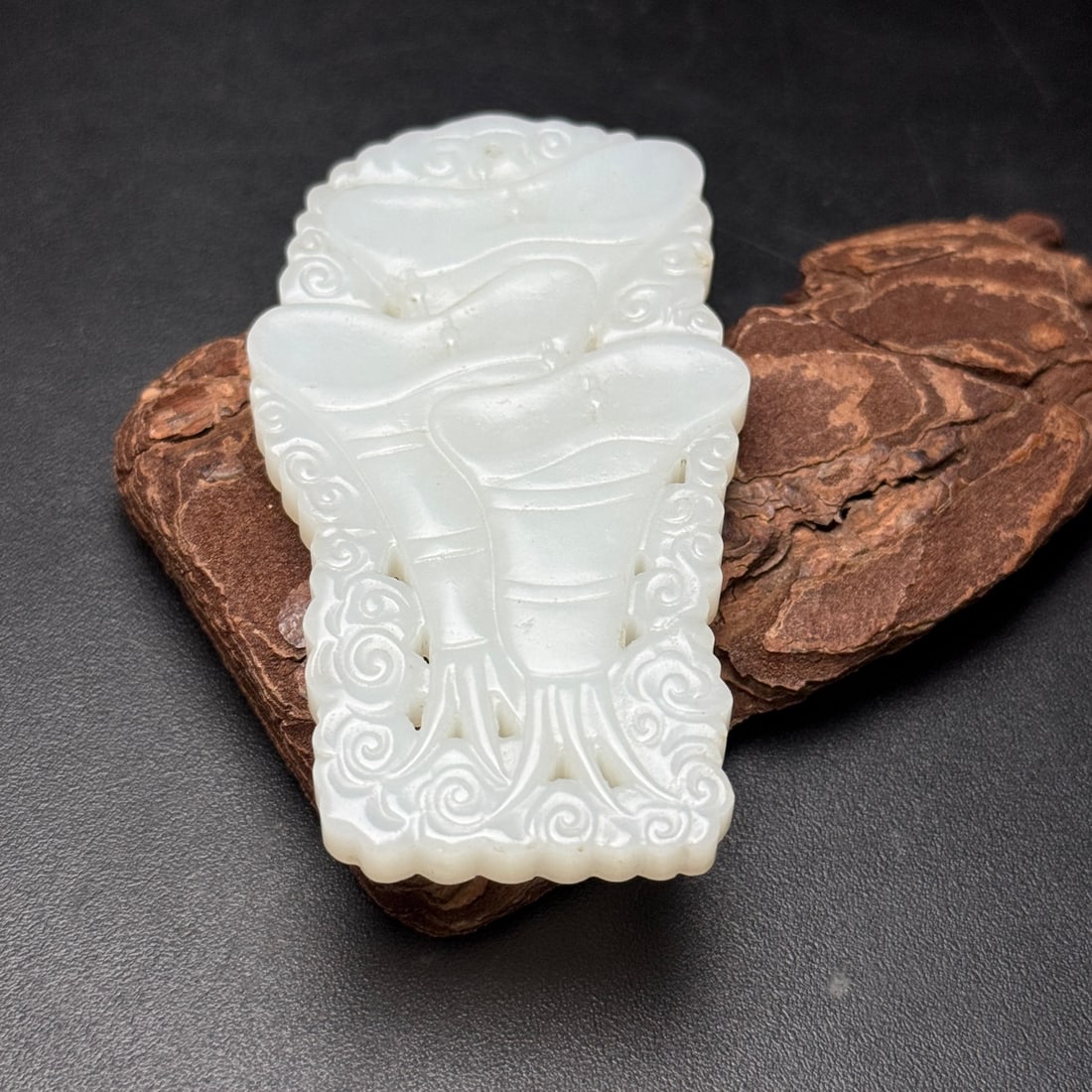 An Exquisite White Jade Goblet Pattern Pendant - 7