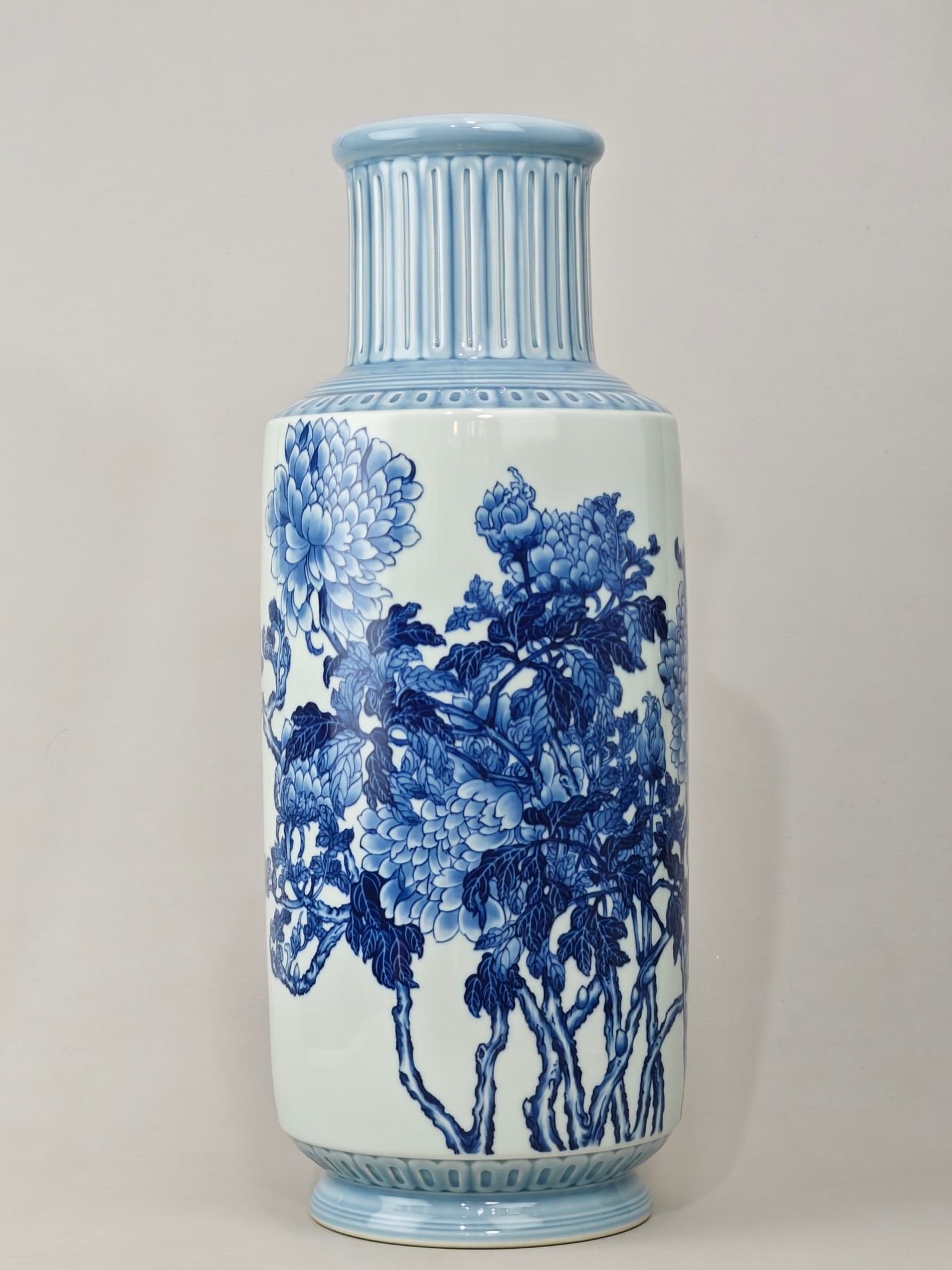 Blue and White Flower Pattern Vase - 4