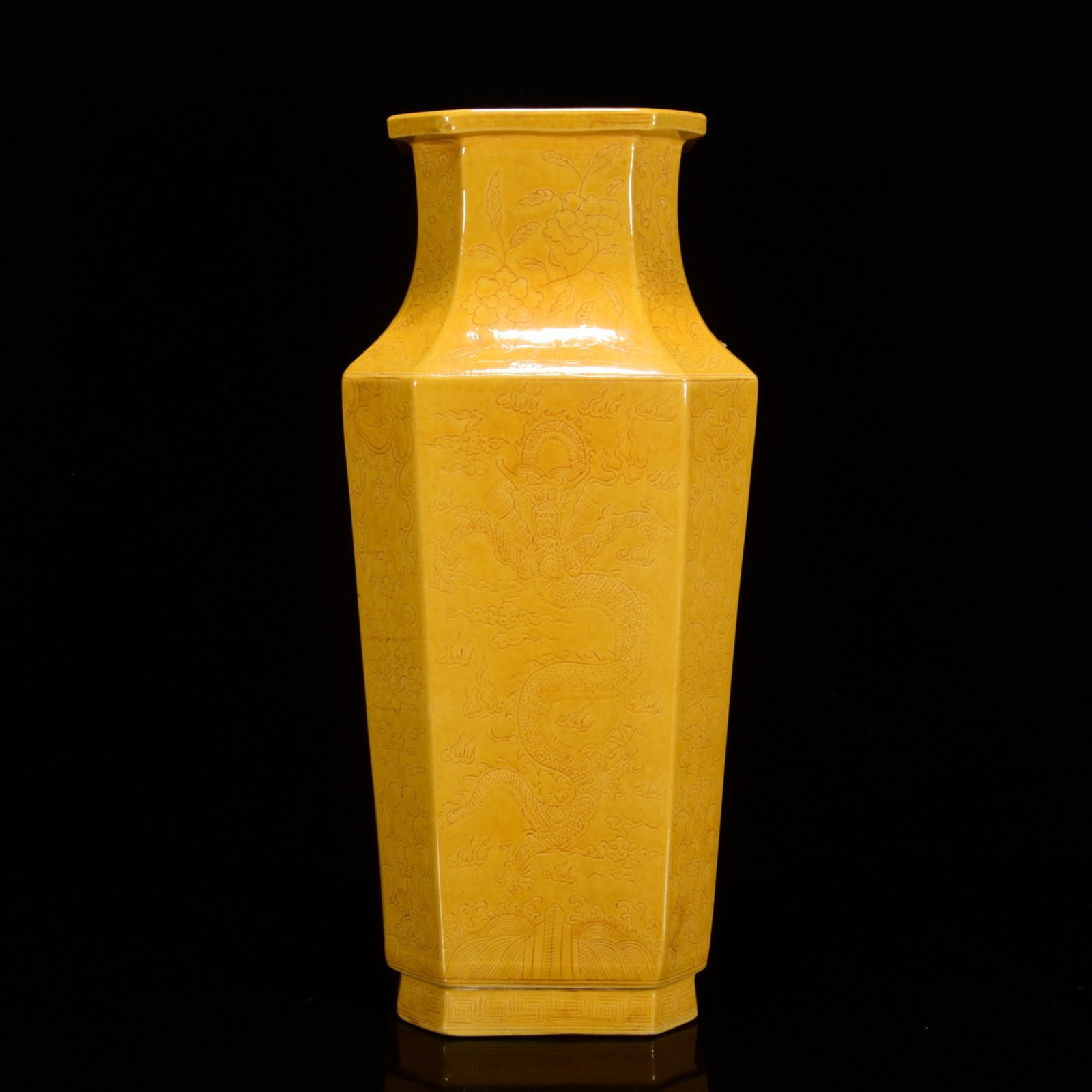 An Exquisite Yellow Glazed Dragon Pattern Vase - 2