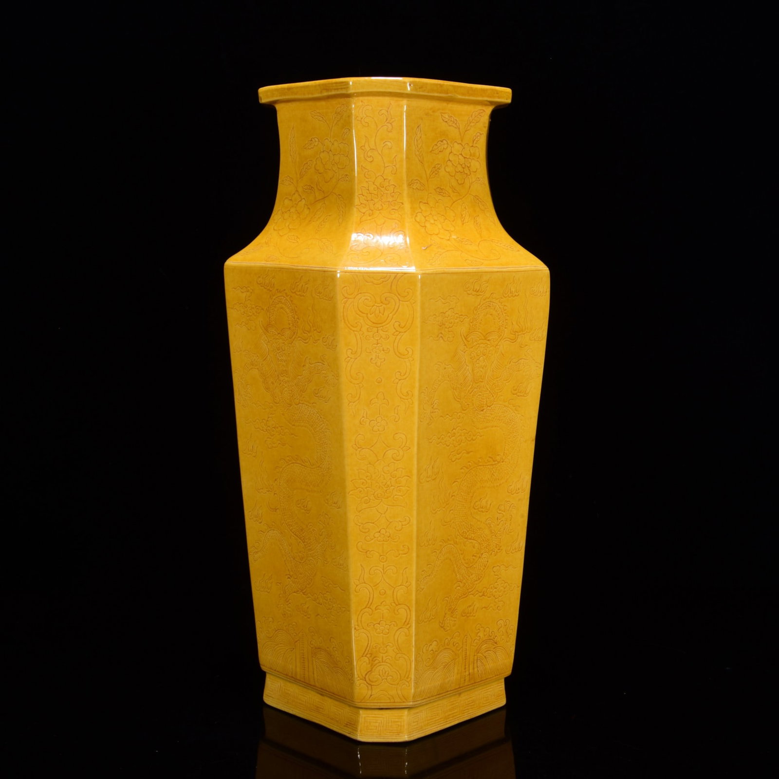 An Exquisite Yellow Glazed Dragon Pattern Vase - 3