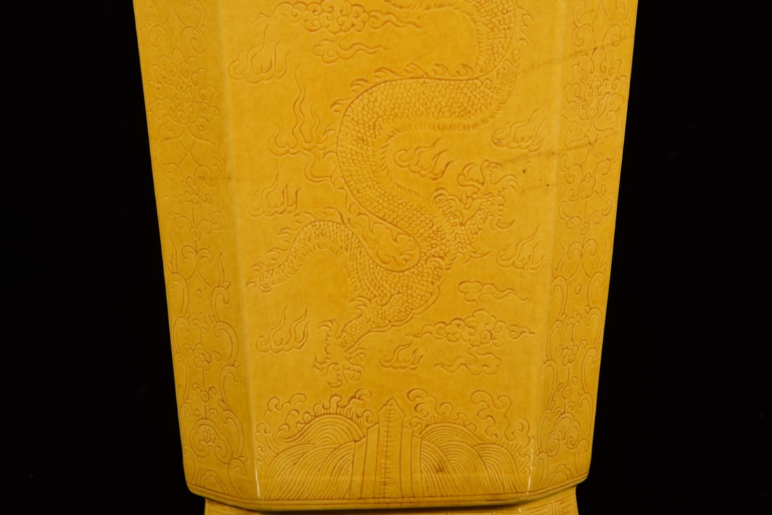 An Exquisite Yellow Glazed Dragon Pattern Vase - 7