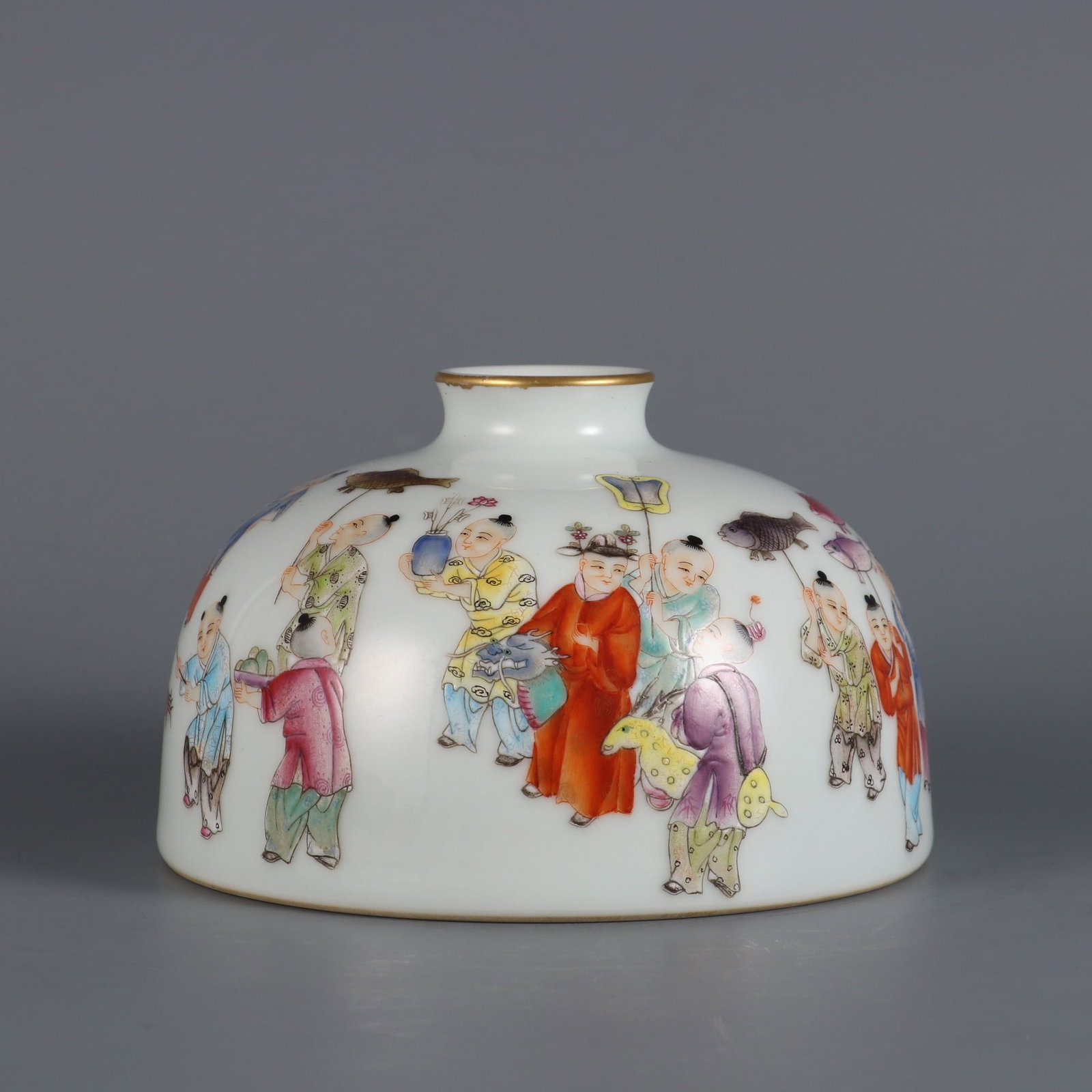 An Exquisite Famille-Rose Character and Story Pattern Vase: An Exquisite Famille-Rose Character and Story Pattern Vase,Qing Dynasty,China,Qianlong Six-character Mark,Size:3.5inx4.9in,粉彩人物故事纹瓶,中