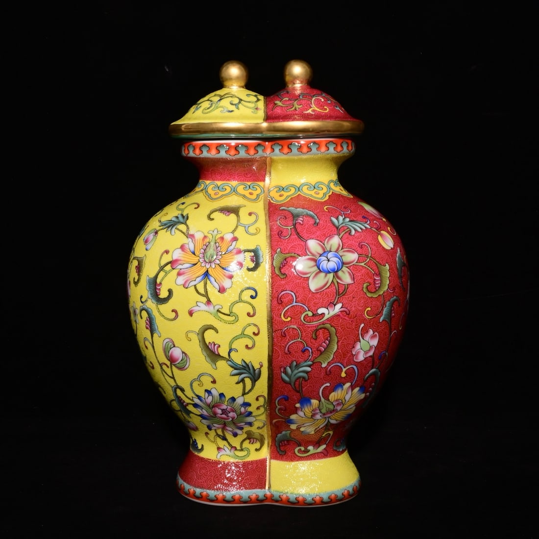 An Exquisite Enamel Lotus Pattern Jar, - 3
