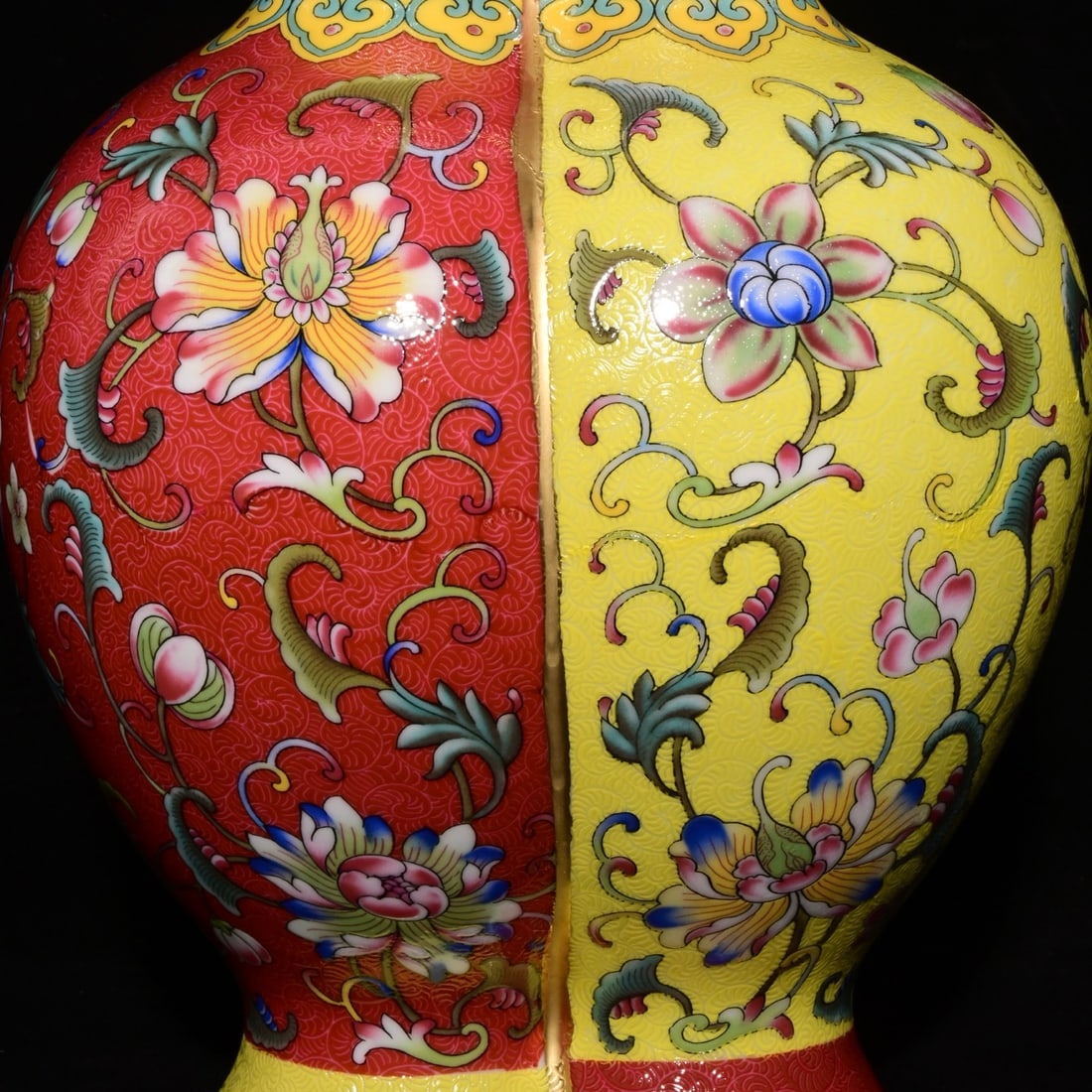 An Exquisite Enamel Lotus Pattern Jar, - 7