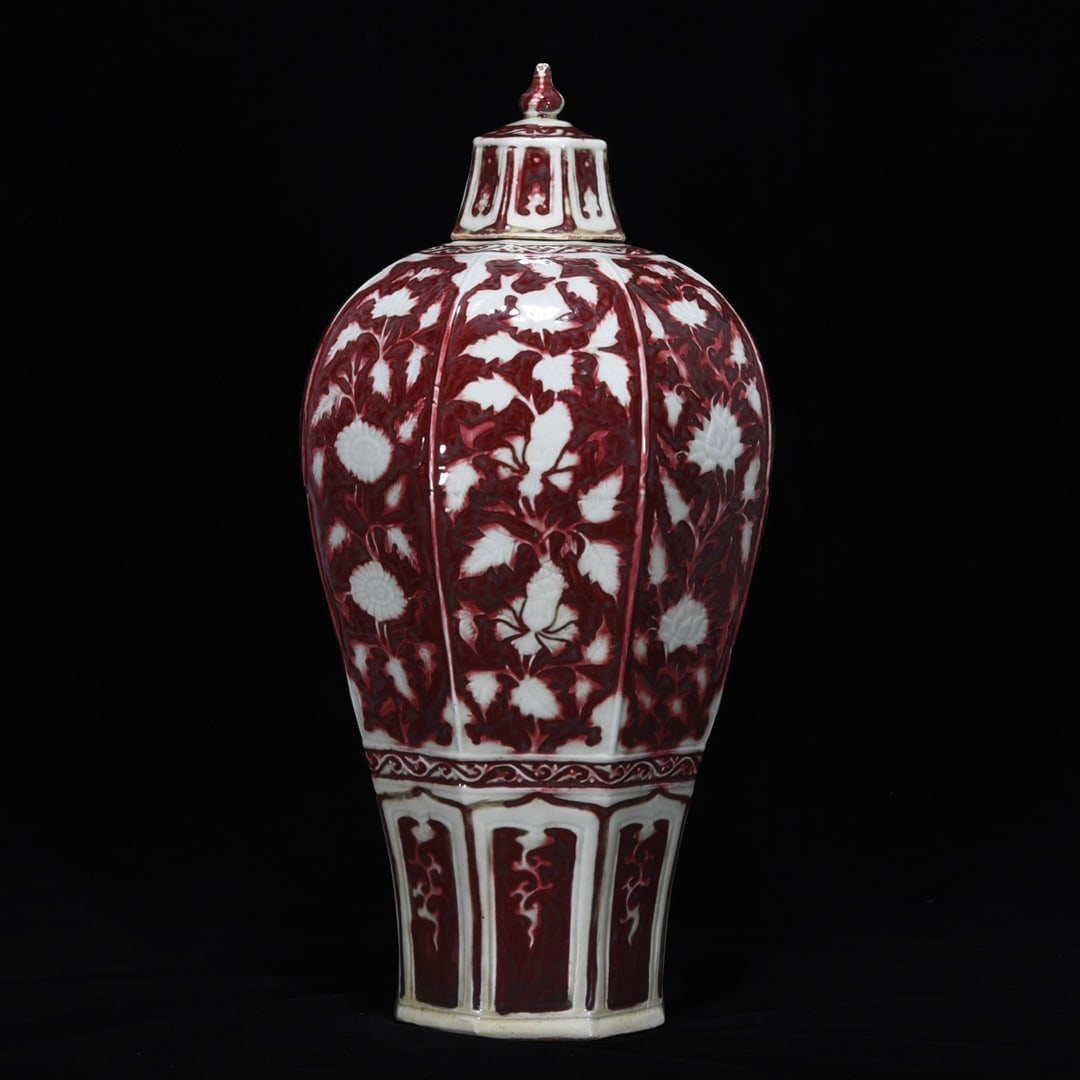 An Exquisite Underglaze-Red Flower Pattern Vase - 2