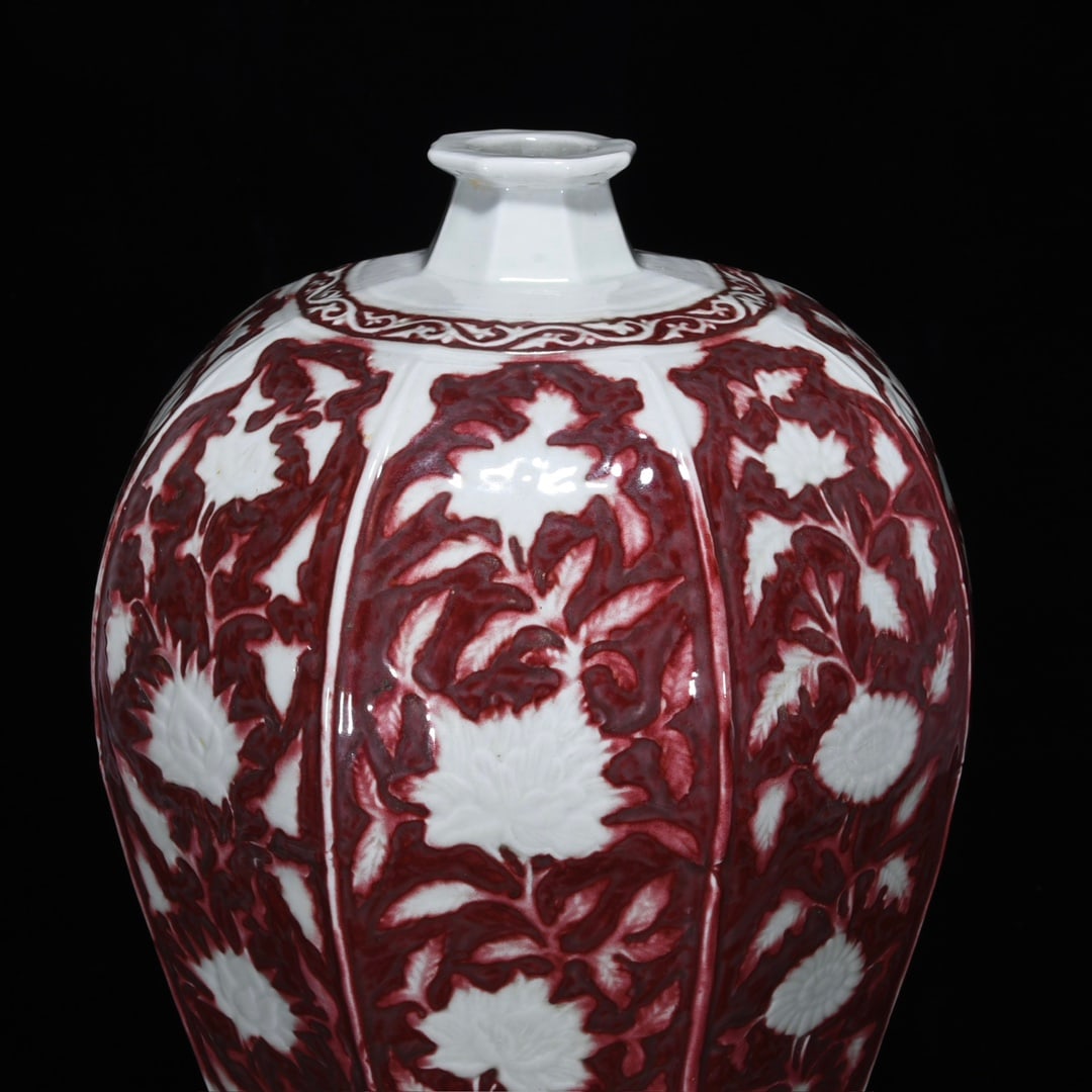 An Exquisite Underglaze-Red Flower Pattern Vase - 7