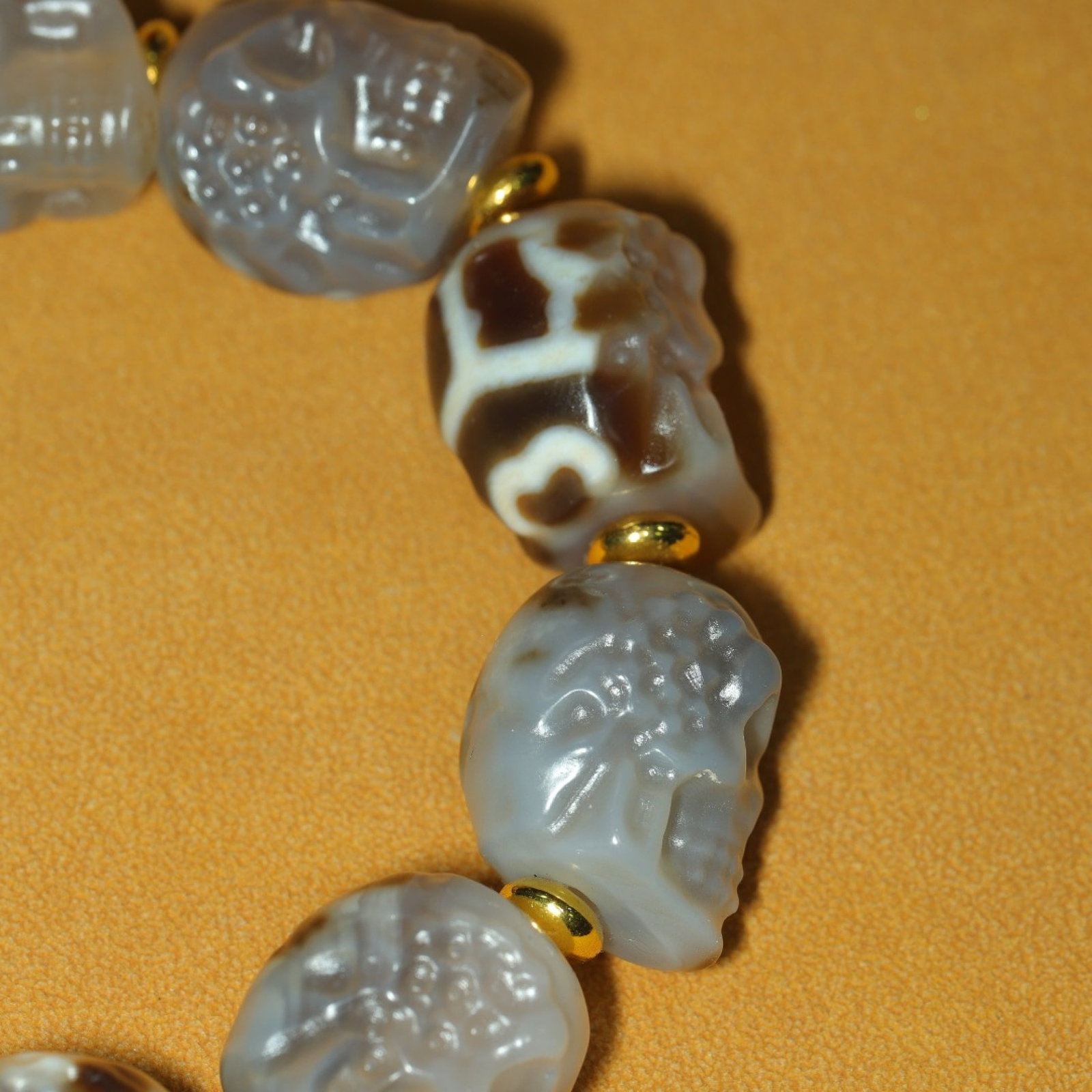 An Exquisite Dzi Bead Human-face Pattern Bracelets - 7